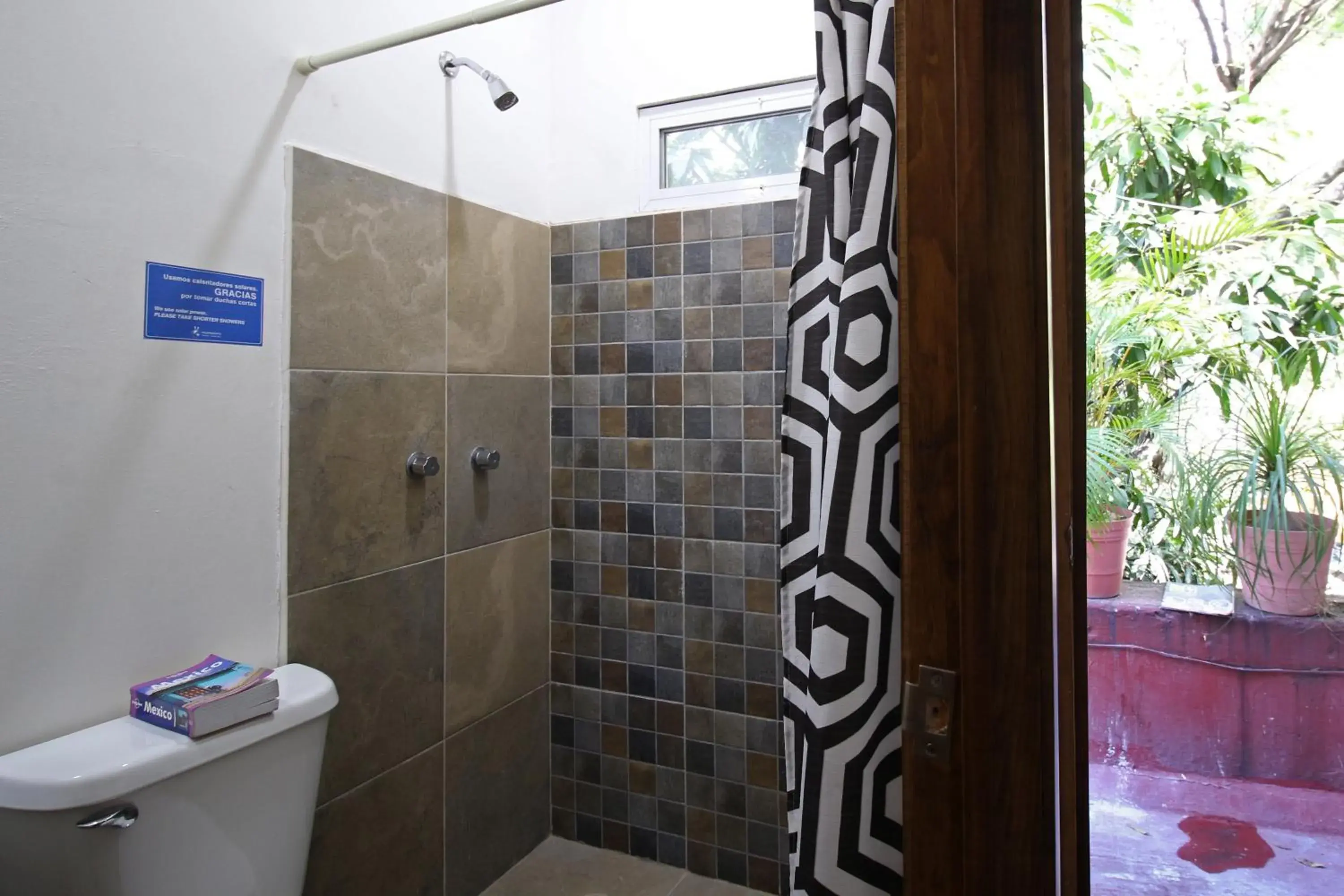 Shower, Bathroom in Hostel Hospedarte Chapultepec