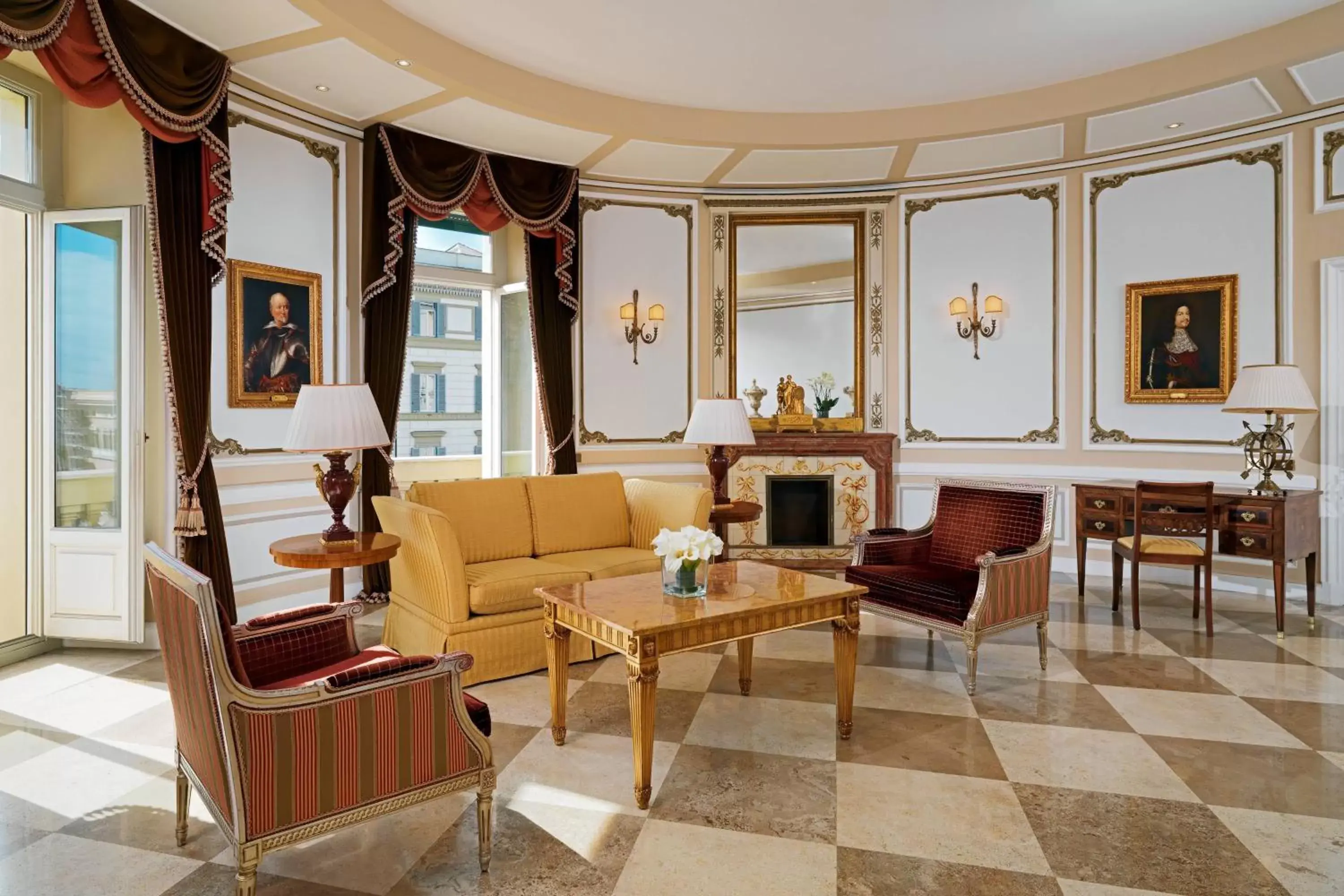 Living room, Seating Area in The Westin Excelsior, Rome