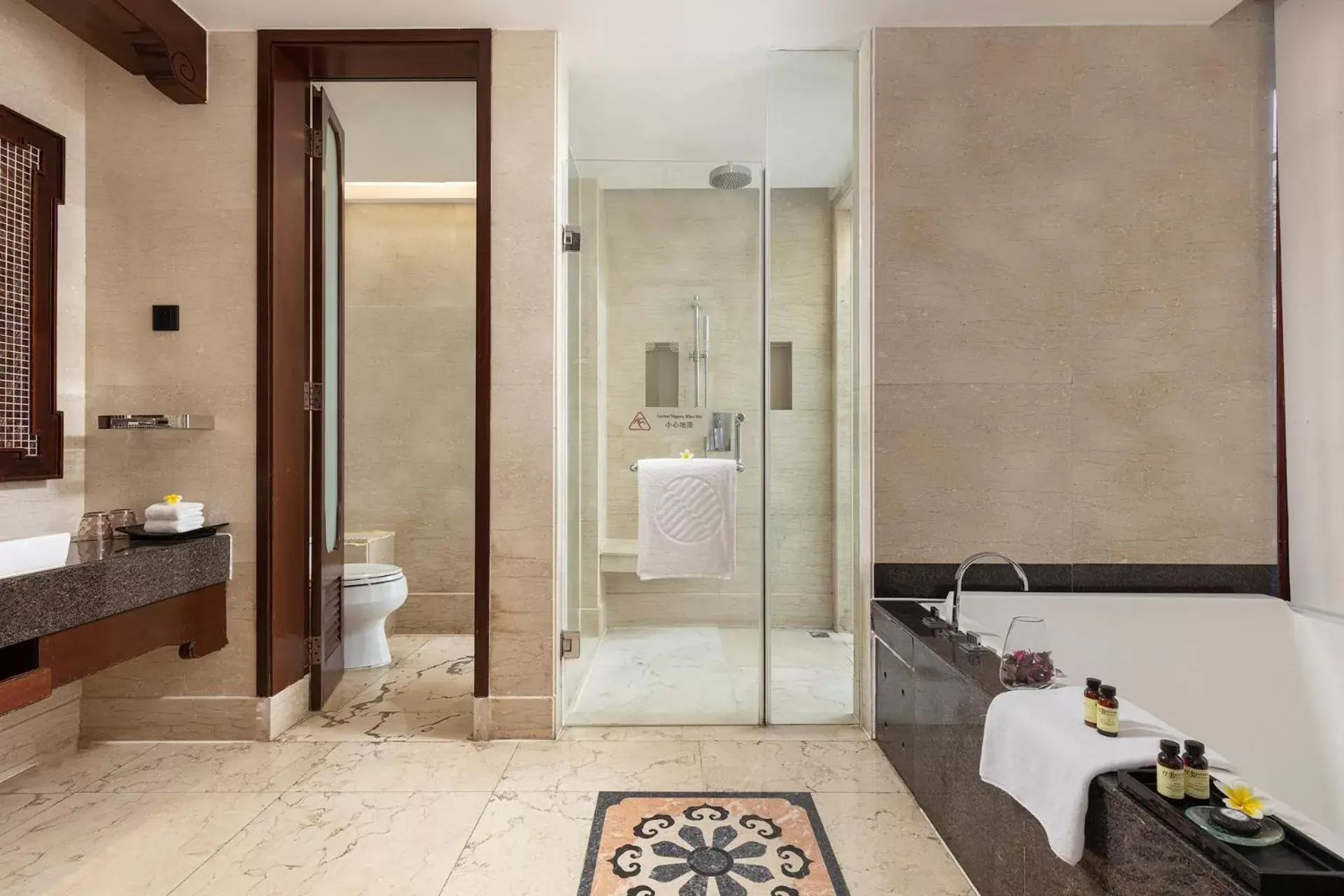 Bathroom in Pullman Sanya Yalong Bay Villas & Resort