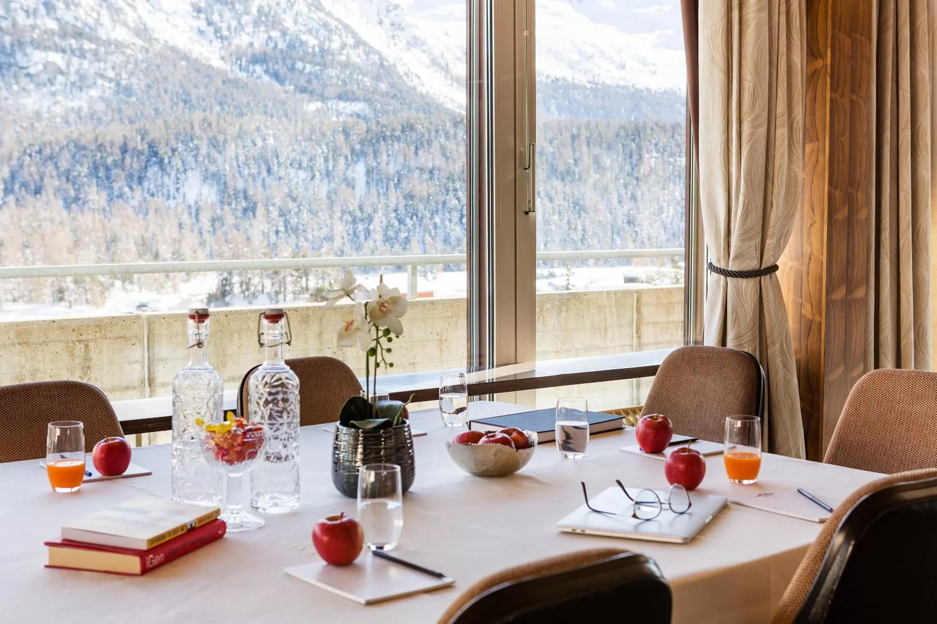 Meeting/conference room, Restaurant/Places to Eat in Hotel Europa St. Moritz