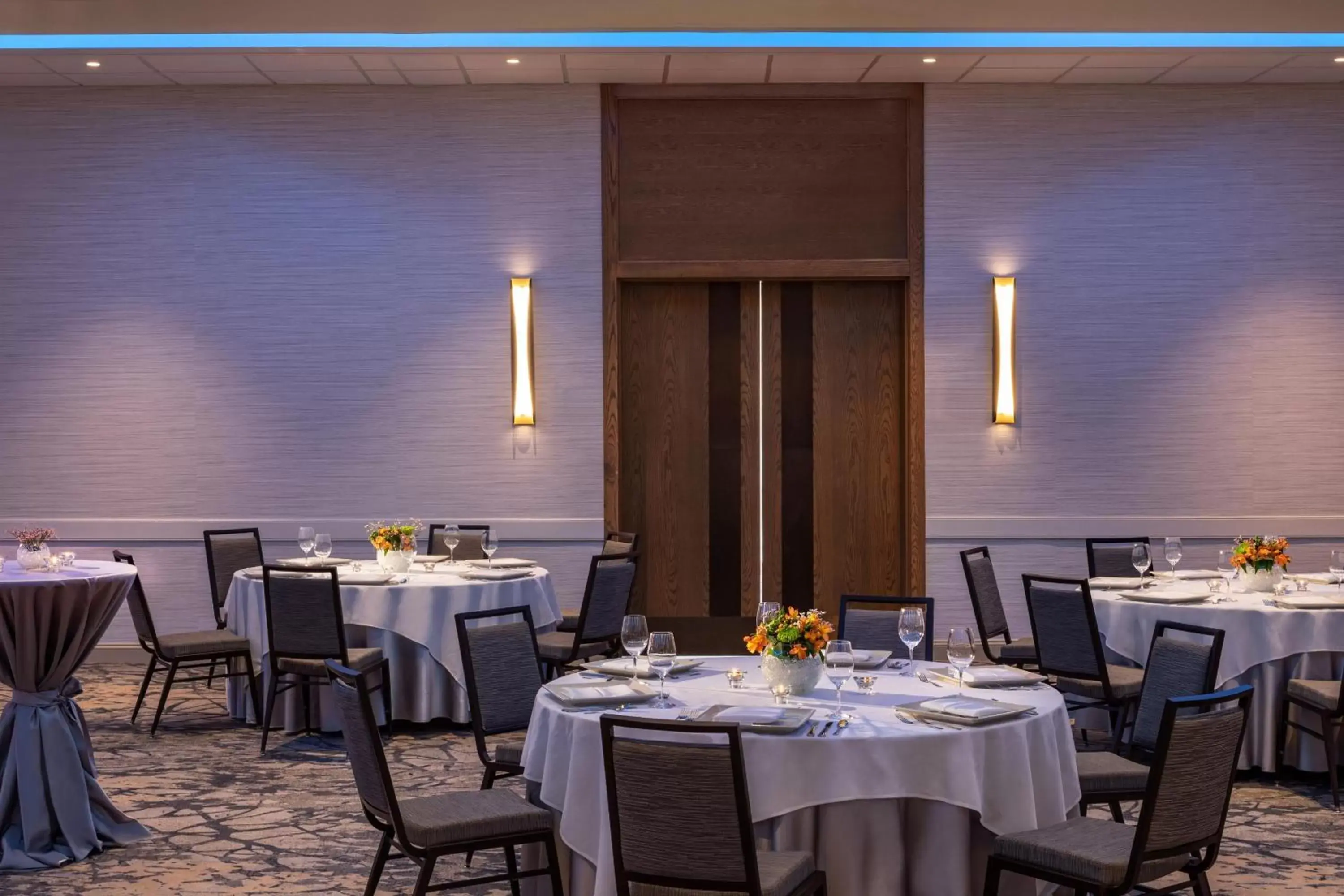 Meeting/conference room, Restaurant/Places to Eat in Sheraton Charlotte Airport