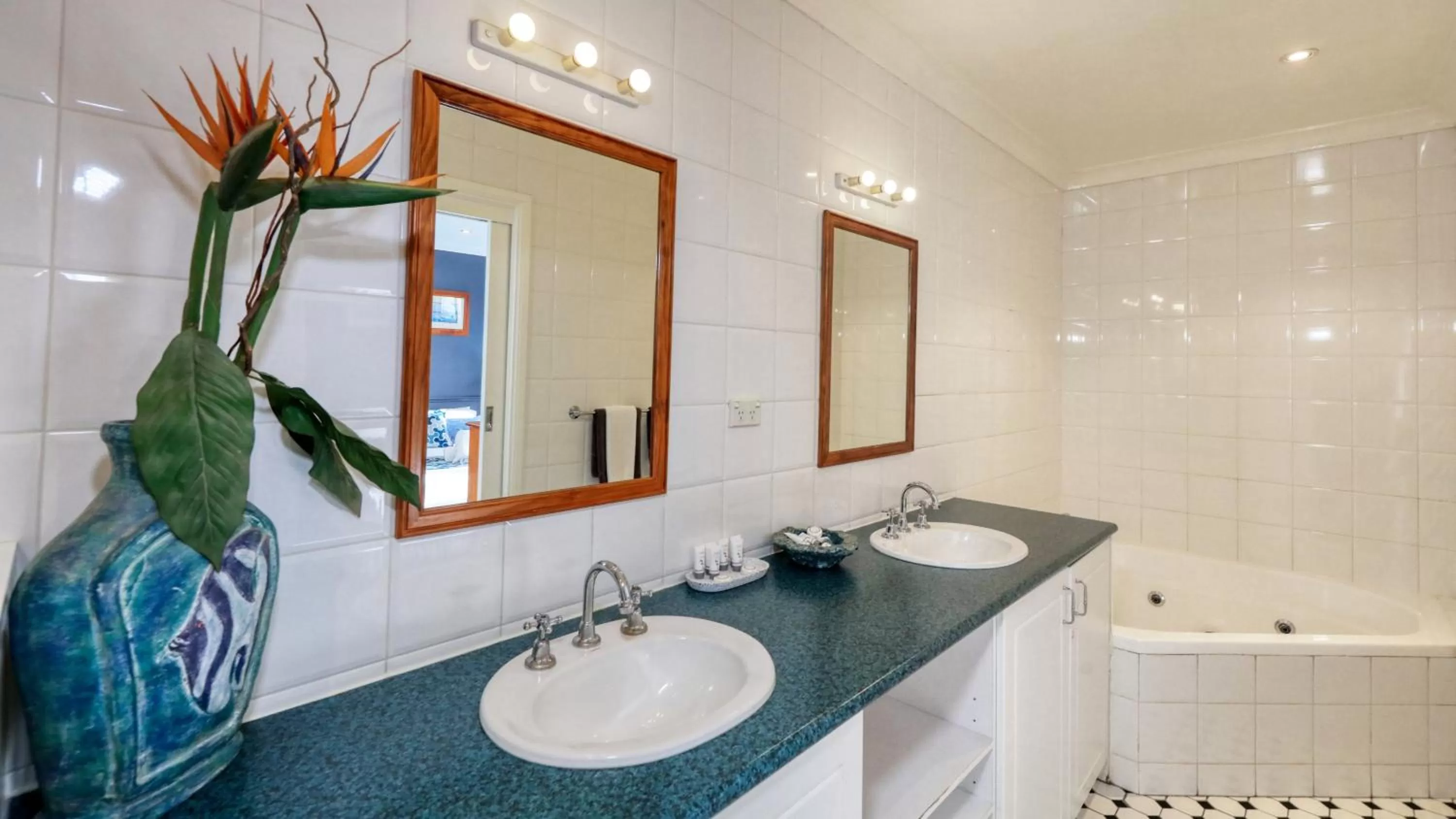 Spa and wellness centre/facilities in Hilltop Motel