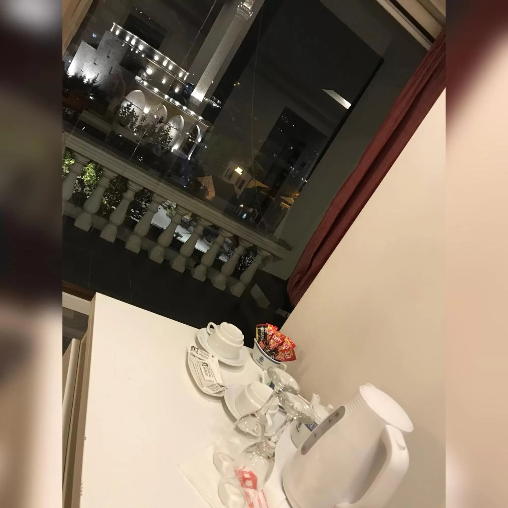 Coffee/tea facilities in Theranda Hotel