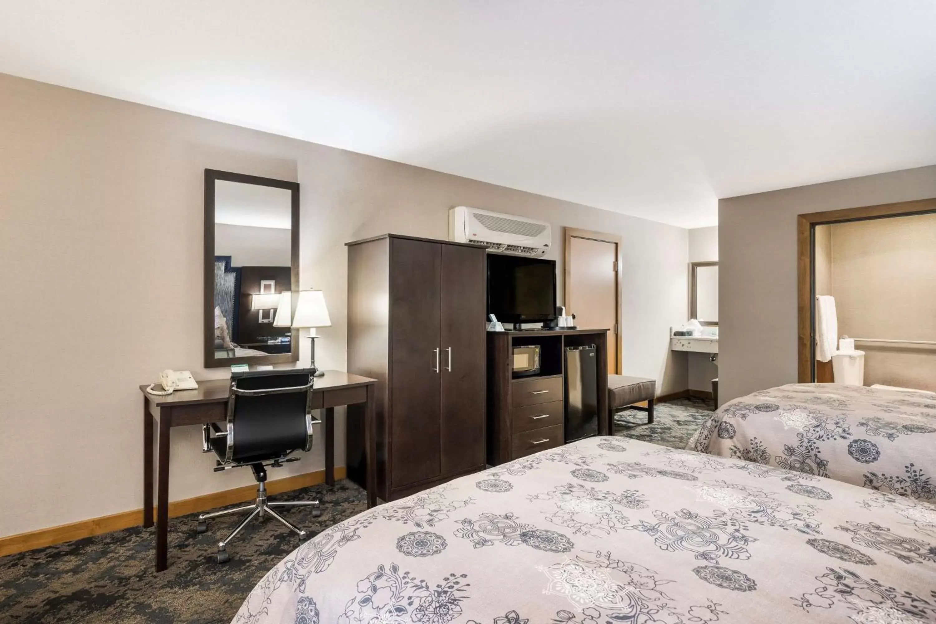 Bedroom, Bed in Best Western Windsor Inn