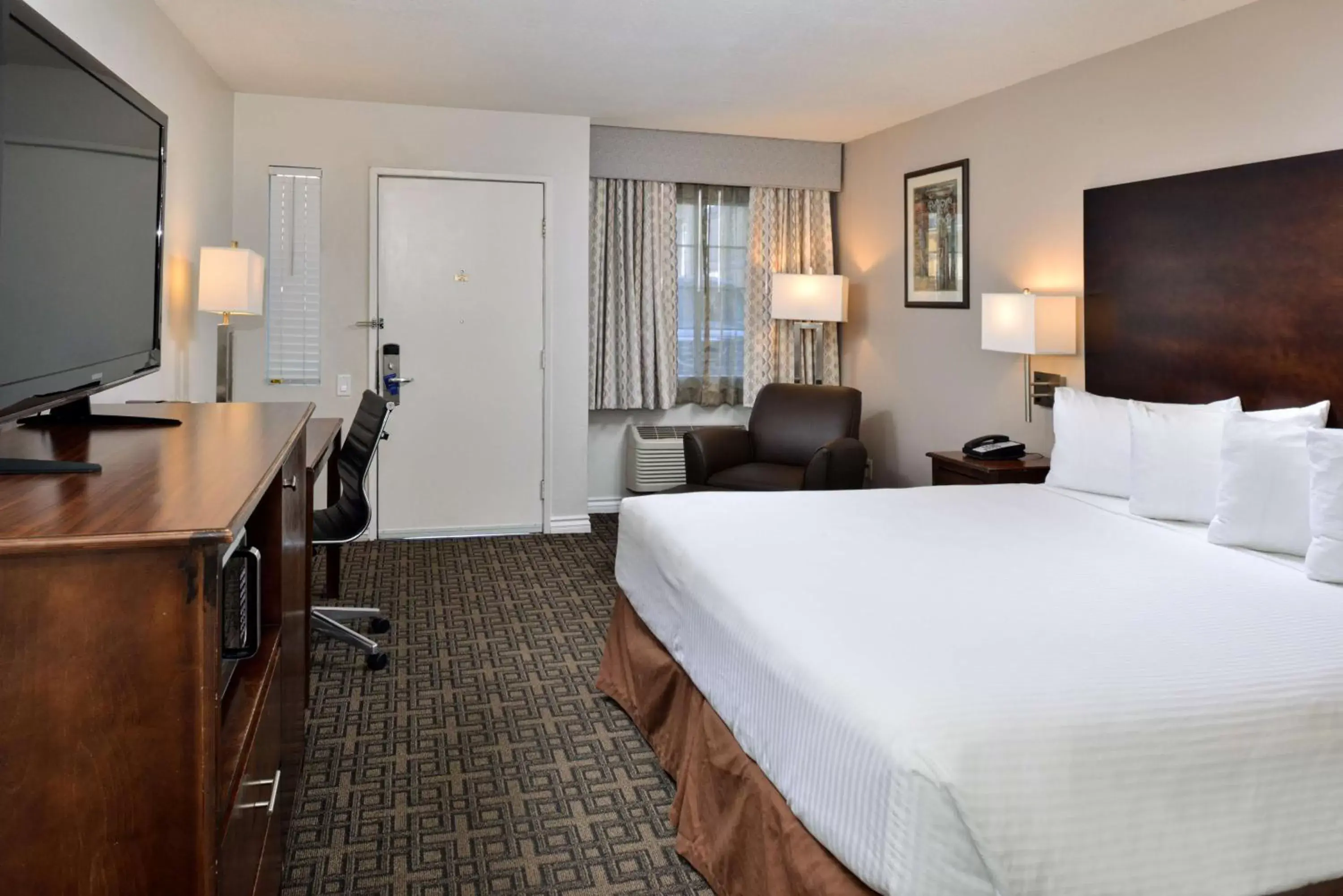 Photo of the whole room, Bed in Best Western Kettleman City Inn & Suites Photo of the whole room, Bed in Best Western Kettleman City Inn & Suites