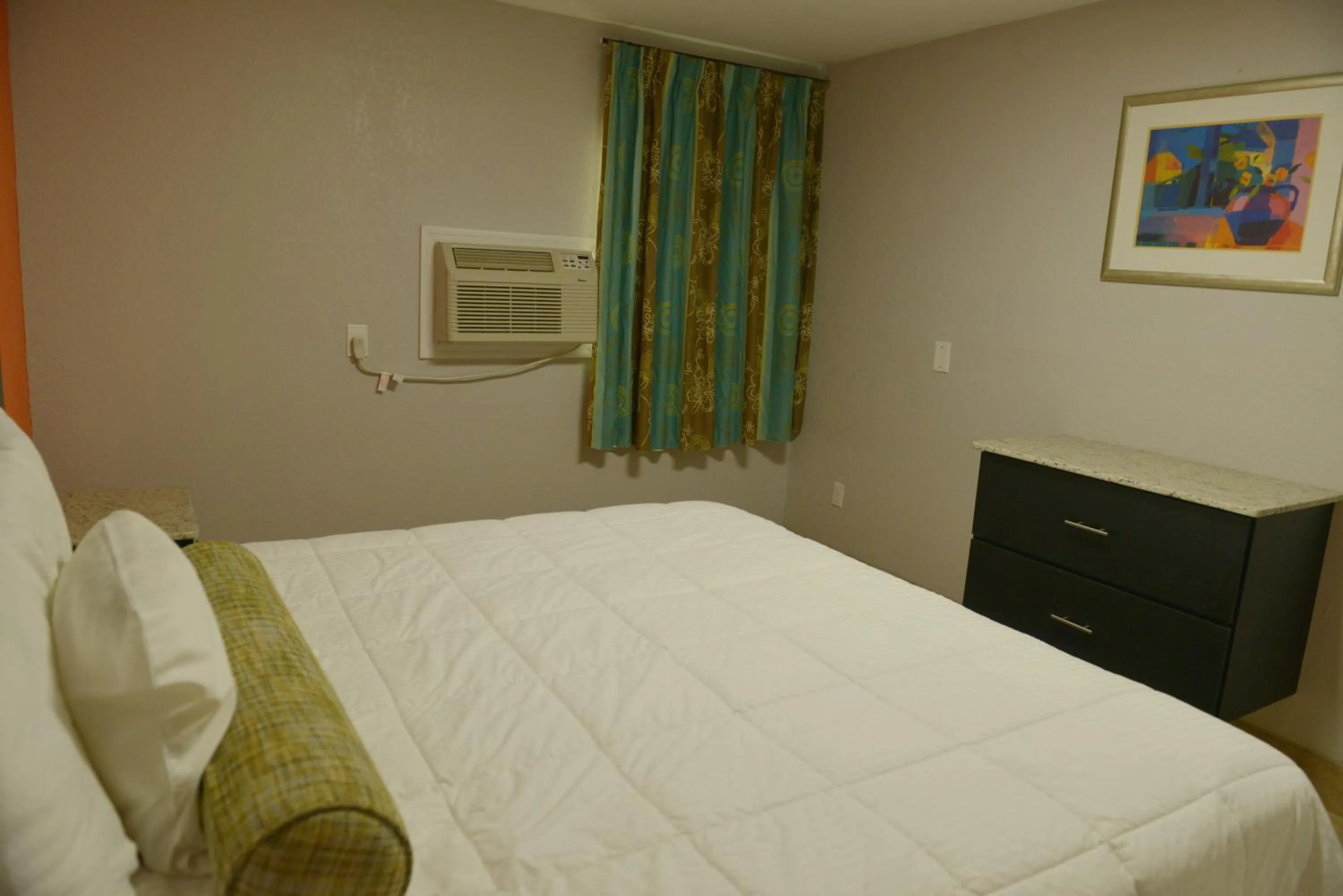 Bed in Rodeway Inn & Suites Winter Haven Chain of Lakes