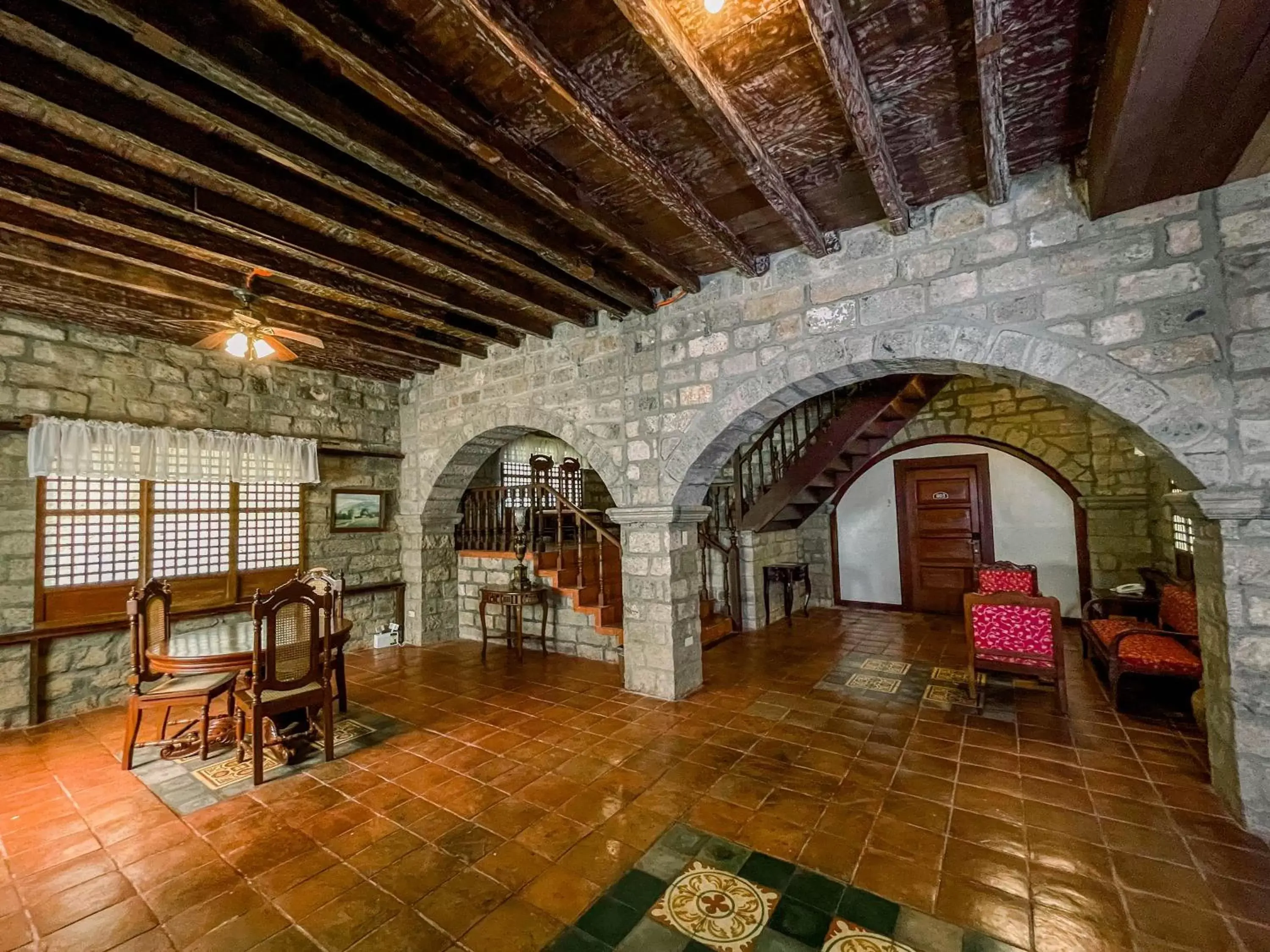 Living room in Las Casas Filipinas de Acuzar