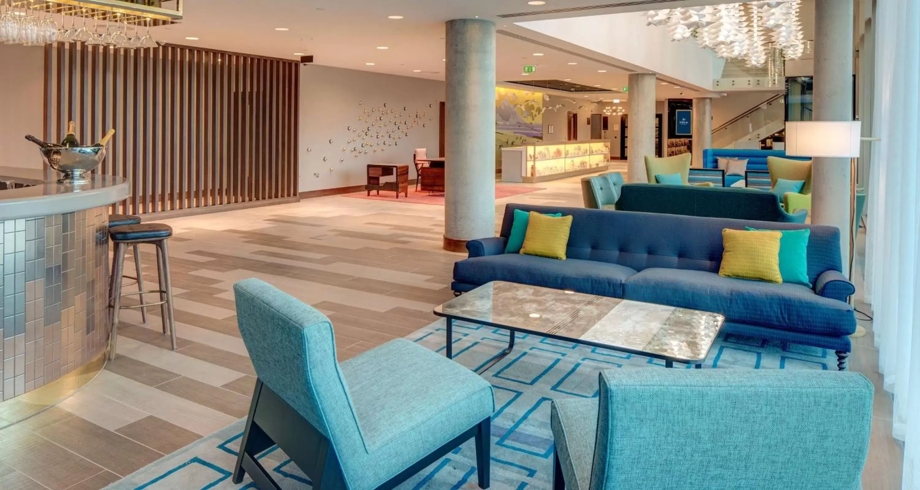 Lounge or bar in Hilton Bournemouth