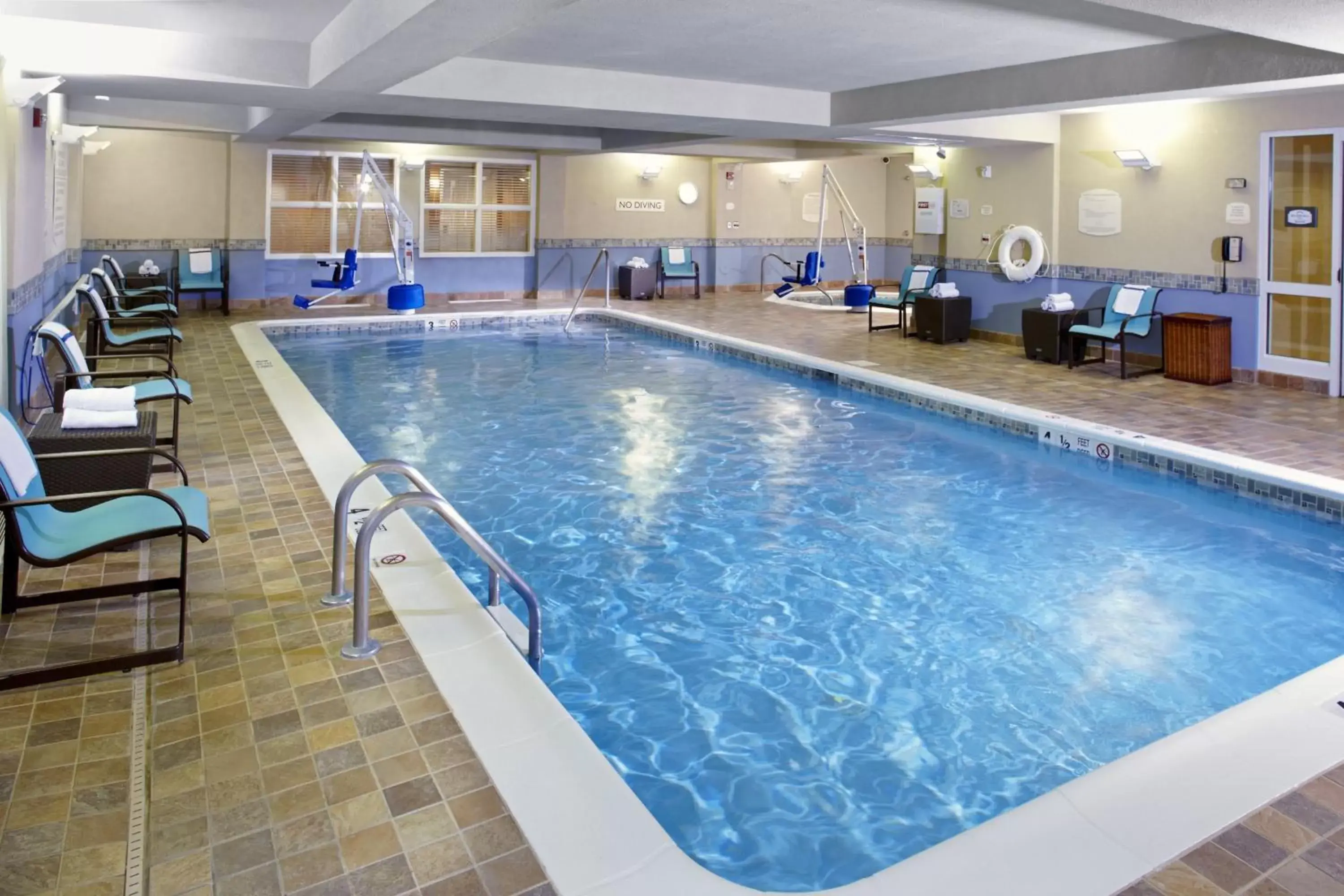 Swimming Pool in Residence Inn East Rutherford Meadowlands