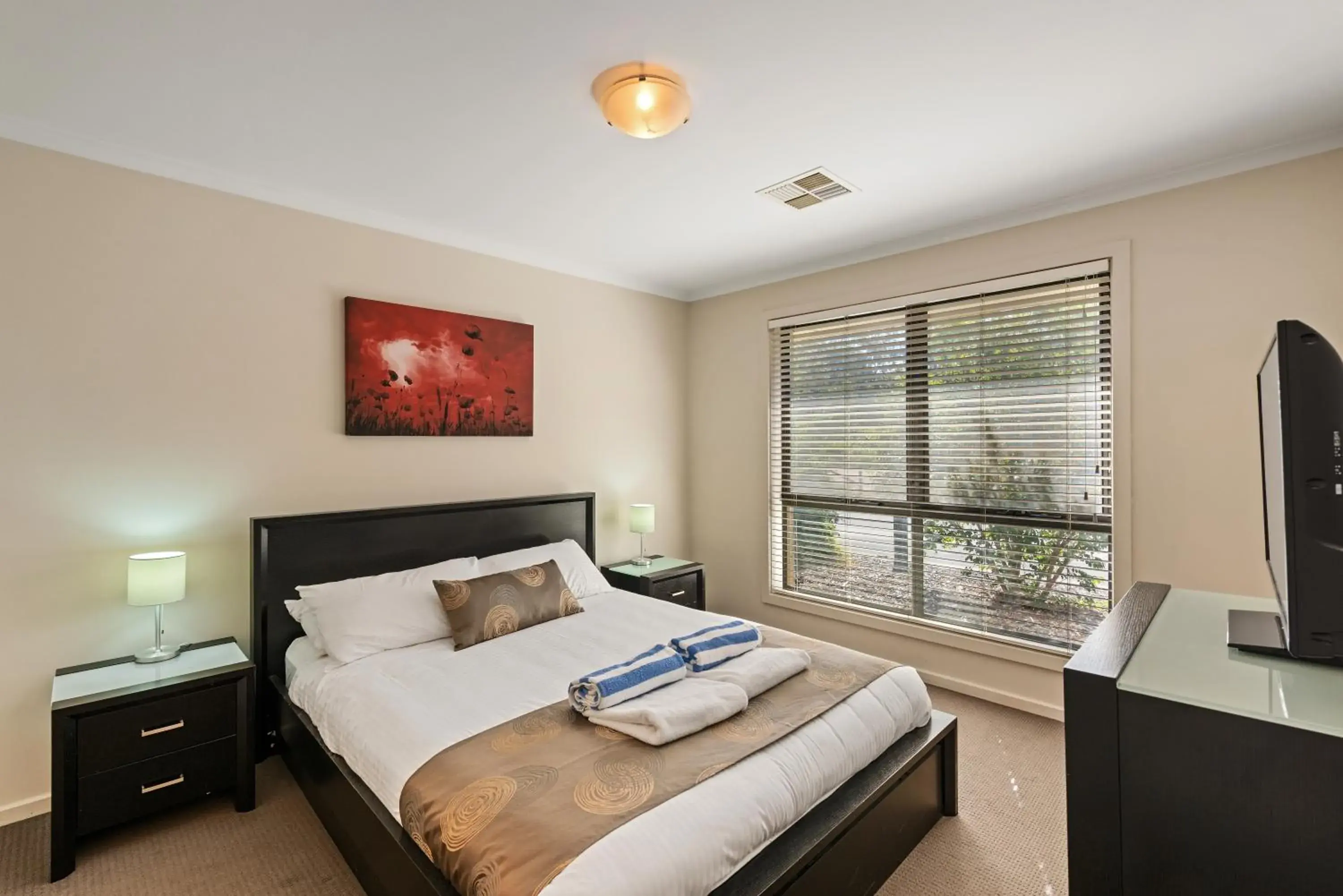 Bedroom, Bed in Discovery Parks - Barossa Valley