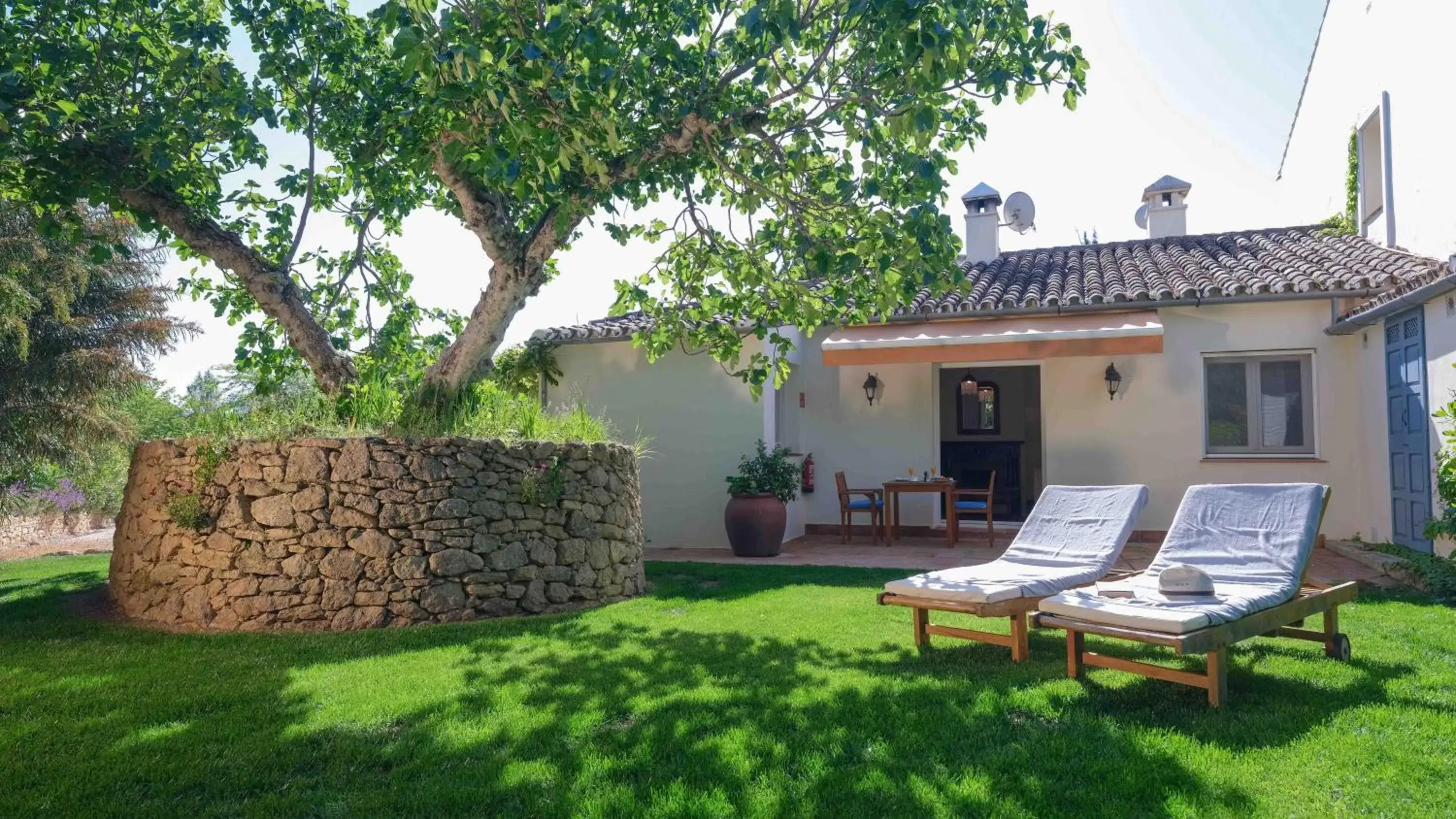 sunbed, Property Building in Hotel La Fuente de la Higuera