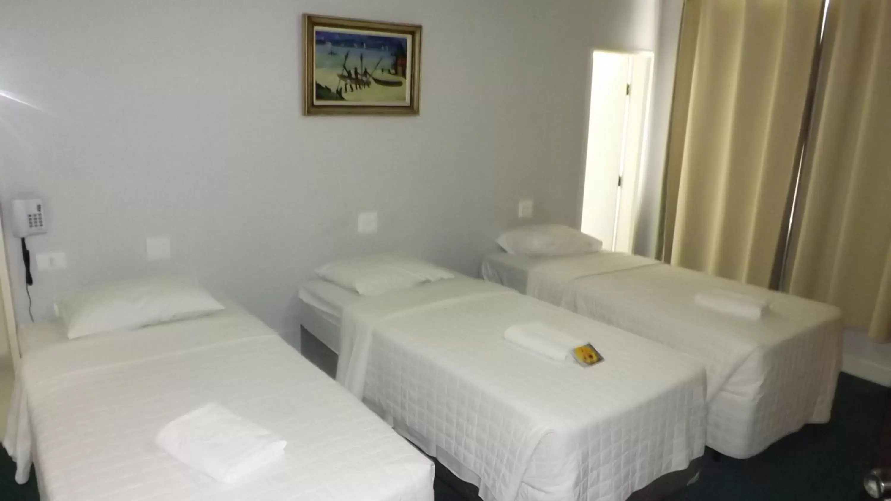 Photo of the whole room, Bed in Rede Andrade San Martin