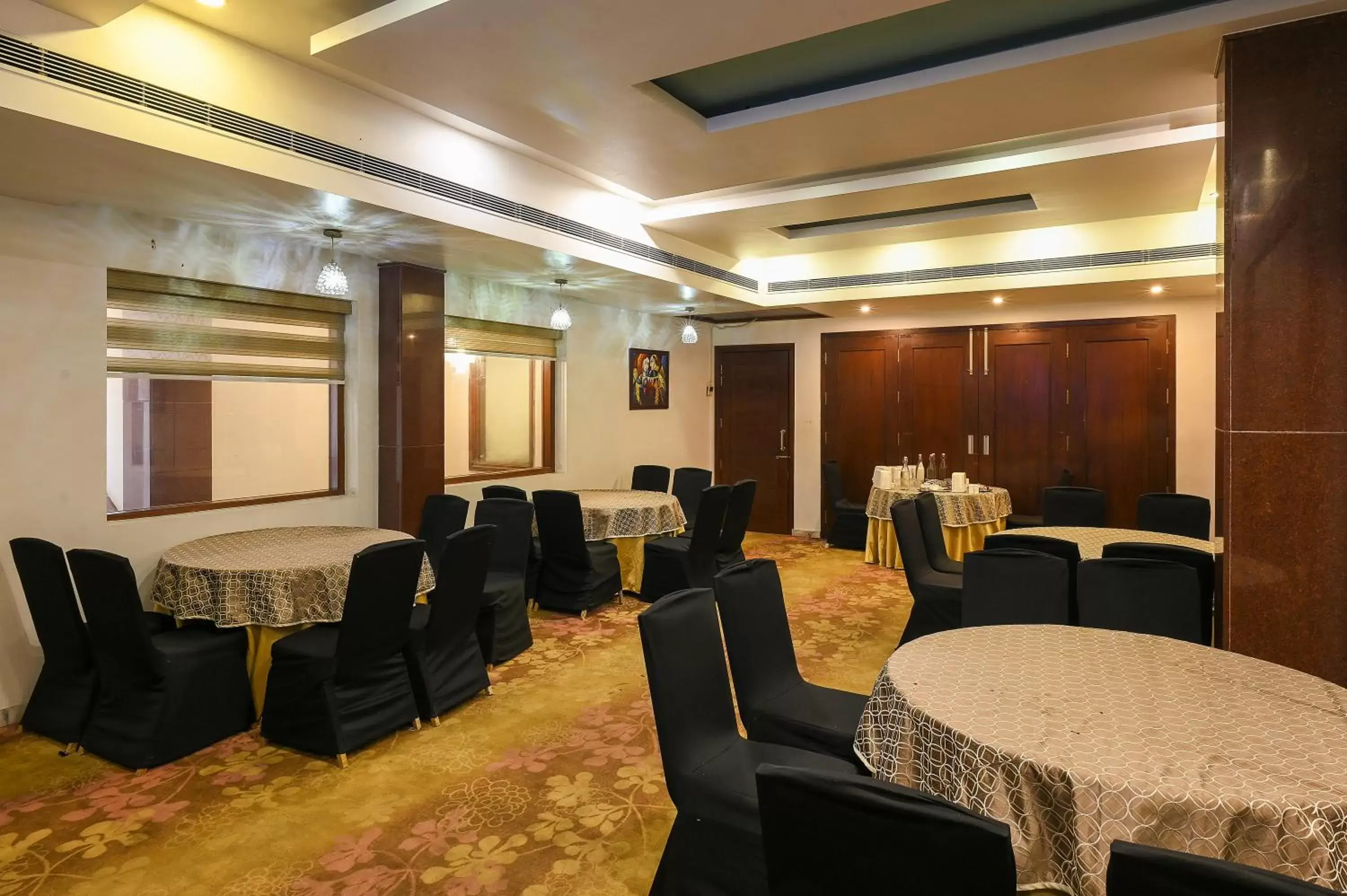 Banquet/Function facilities, Banquet Facilities in Hotel Leela Grande