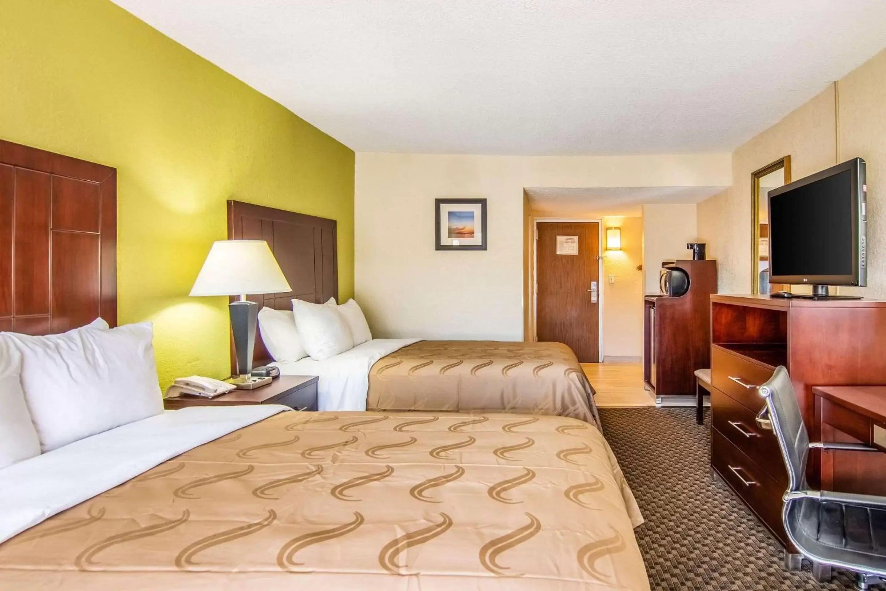 Photo of the whole room, Bed in Hermitage Hotel Richmond Virginia Photo of the whole room, Bed in Hermitage Hotel Richmond Virginia