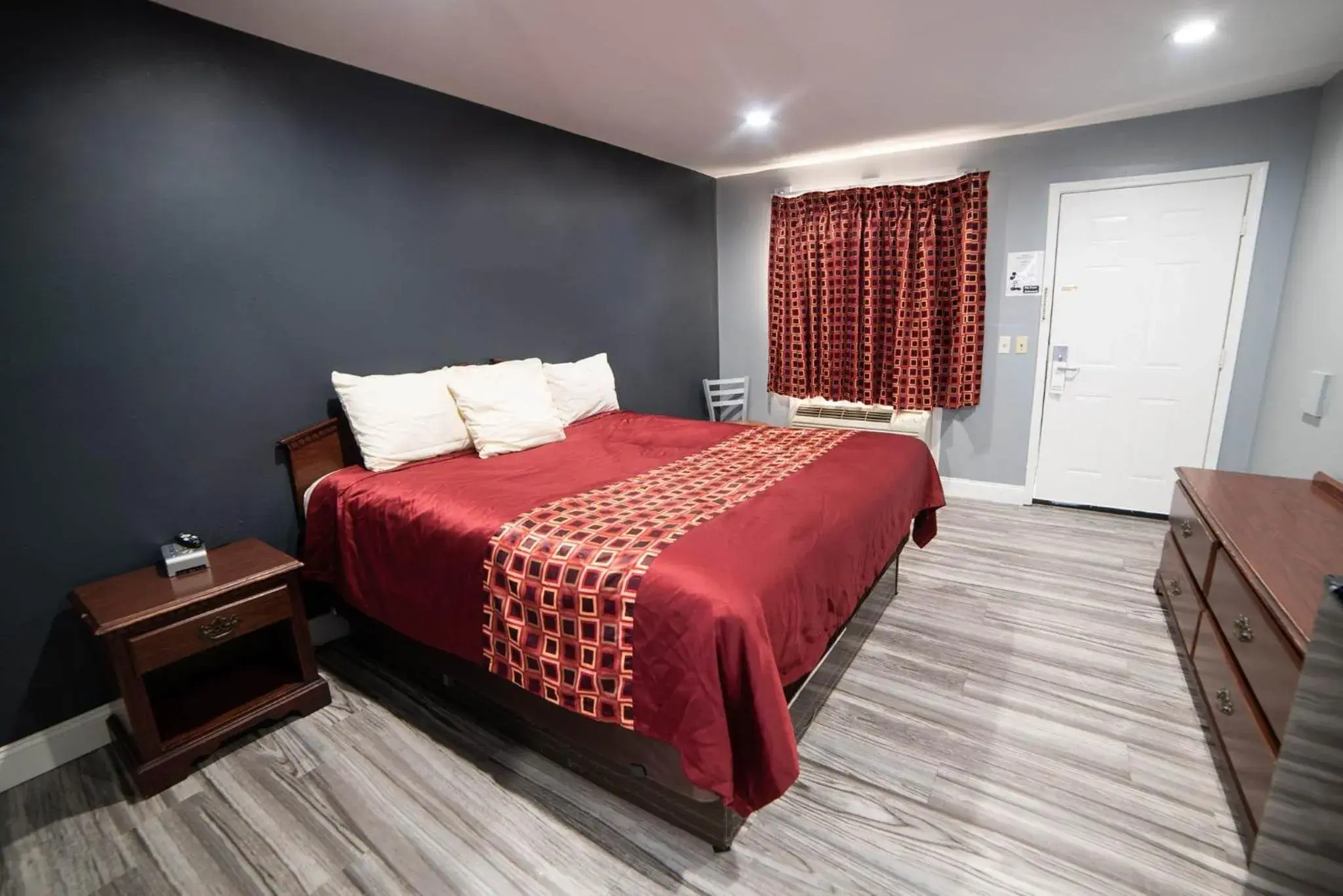 Photo of the whole room, Bed in Americas Best Value Inn and Suites Siloam Springs