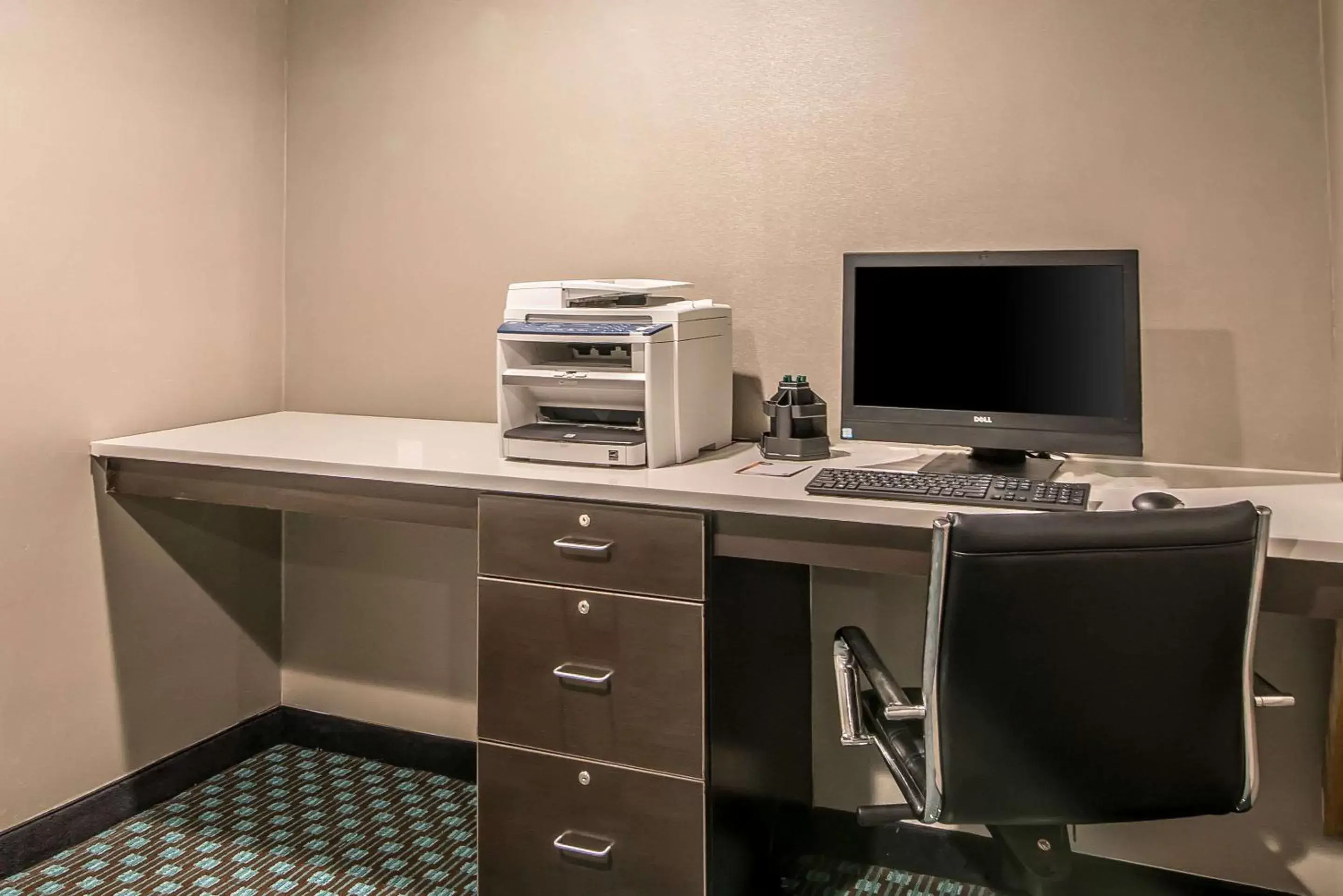 Business facilities, TV/Entertainment Center in Elevate Hotel at Sierra Blanca Ruidoso, Ascend Hotel Collection