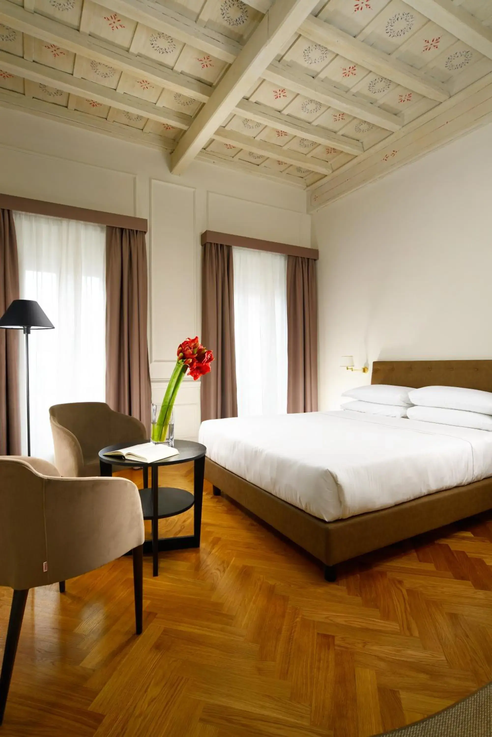 Bedroom, Bed in Splendor Suite Rome - Suites & Apartments