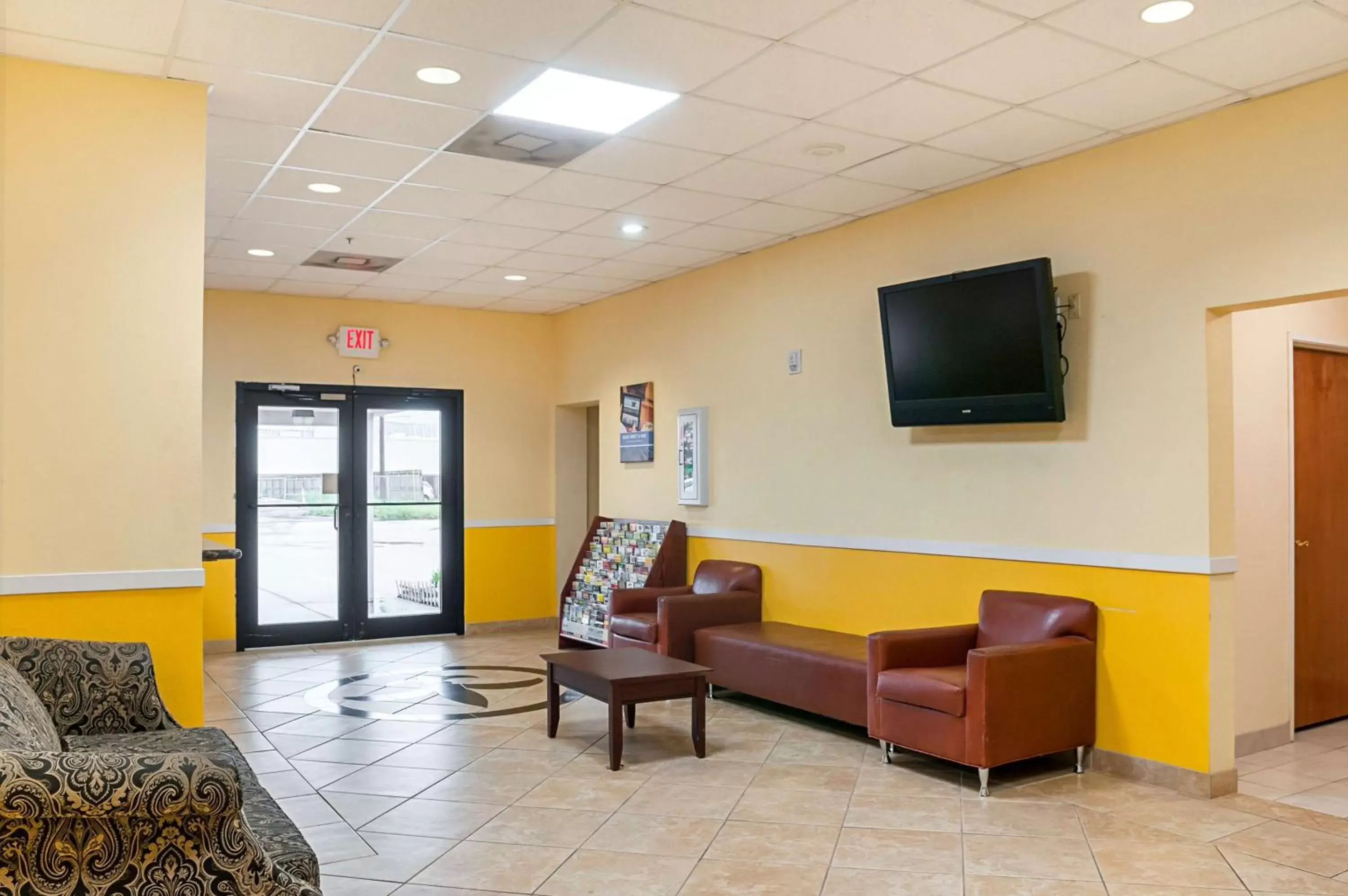 TV and multimedia, Lounge/Bar in Motel 6-New Orleans, LA - Near Downtown