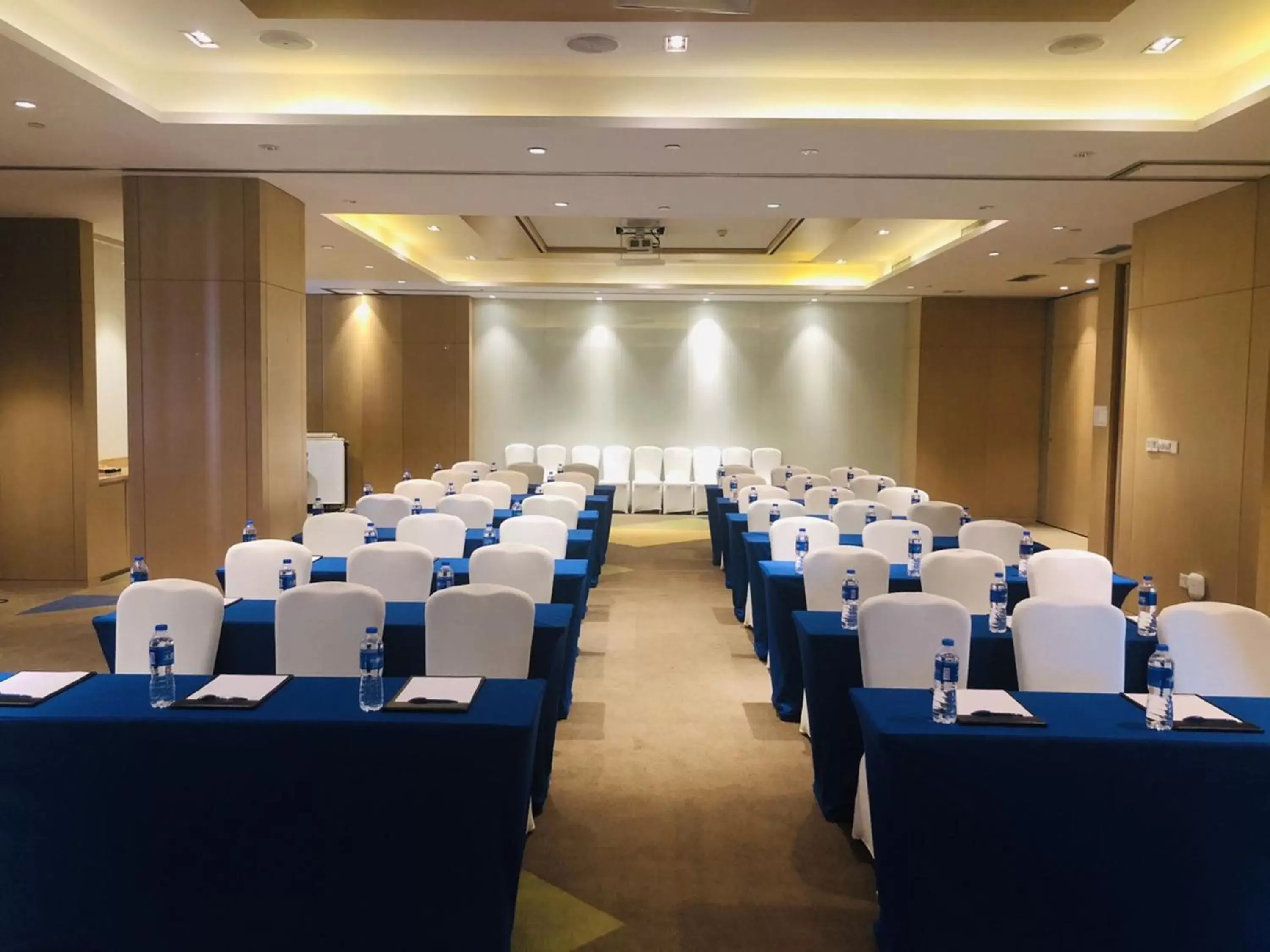 Meeting/conference room in Holiday Inn Express Shanghai Zhenping, an IHG Hotel