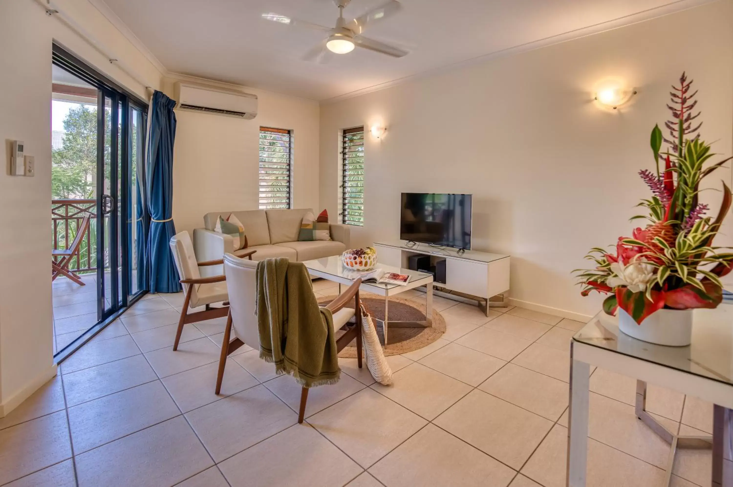 Living room, Dining Area in Freestyle Resort Port Douglas