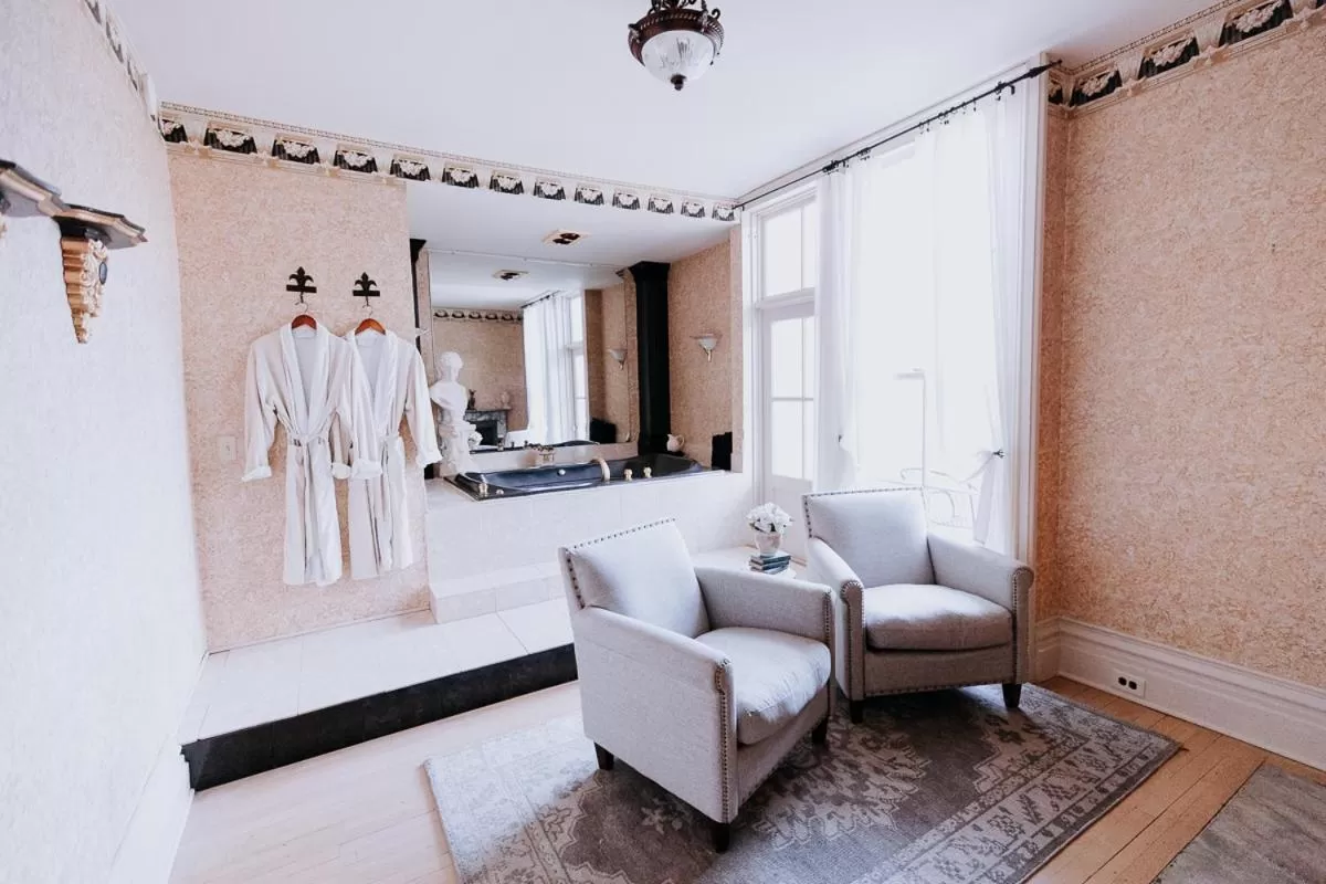 Seating area in Mayhurst Estate