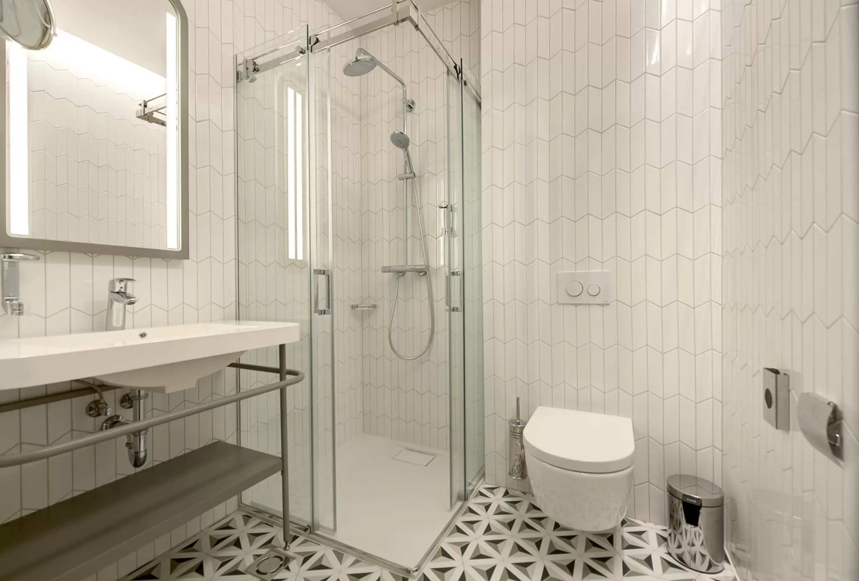 Shower, Bathroom in Hotel Vilnia
