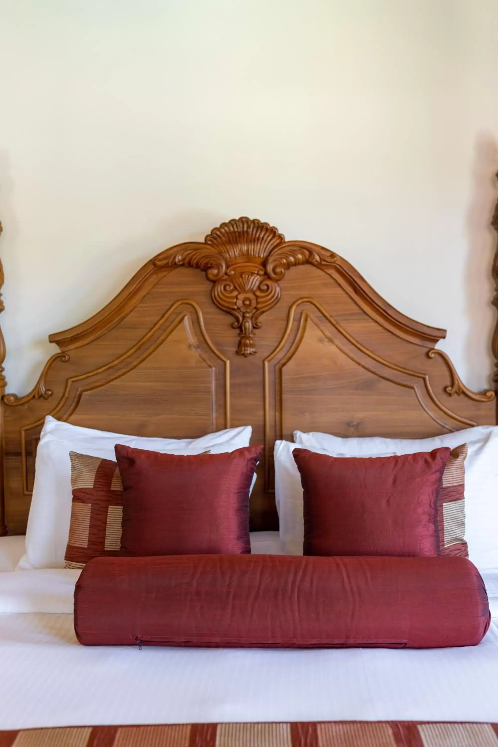 Bed in Araliya Green Hills Hotel