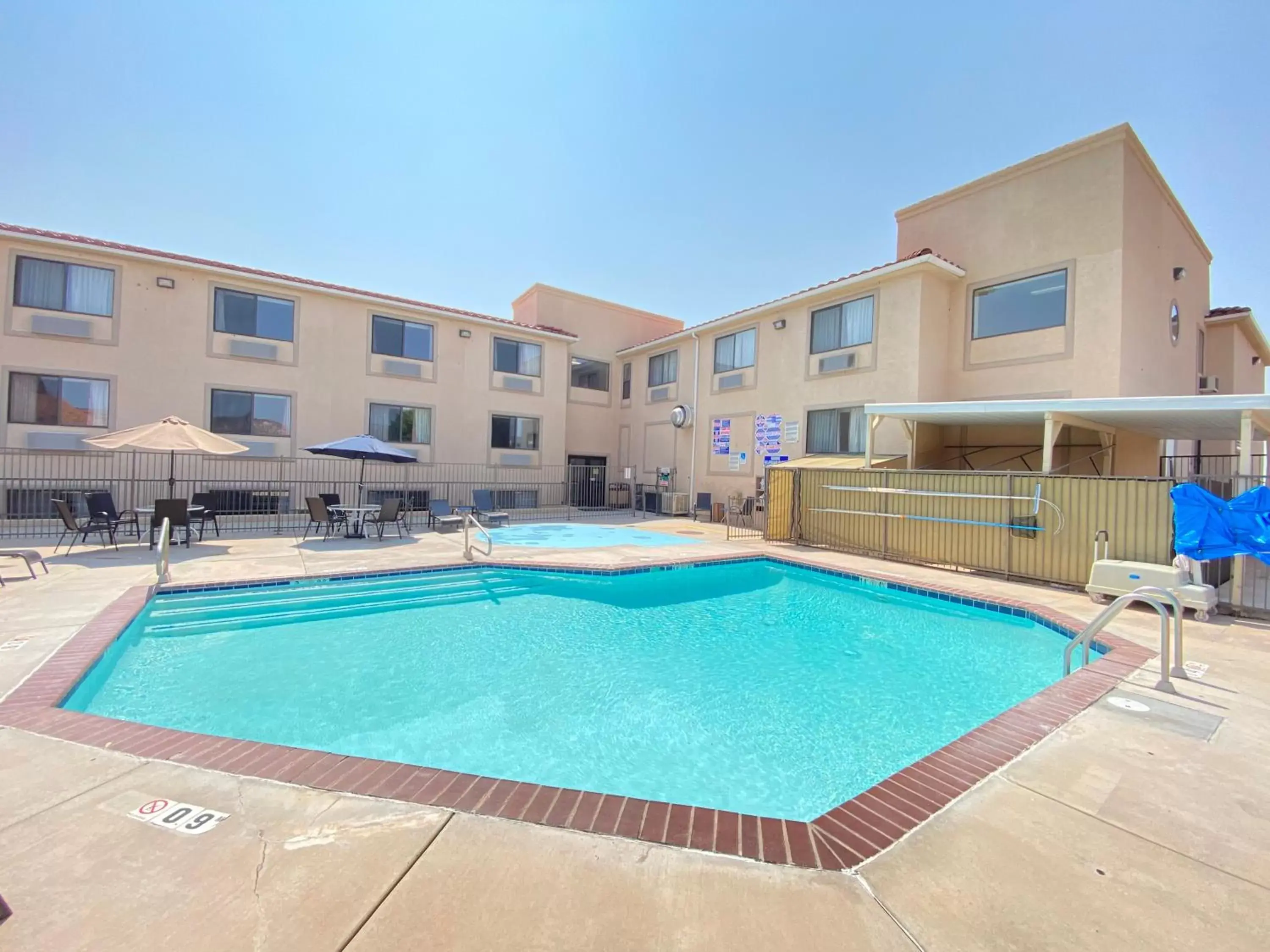 Swimming pool, Property Building in Quality Inn Kanab National Park Area