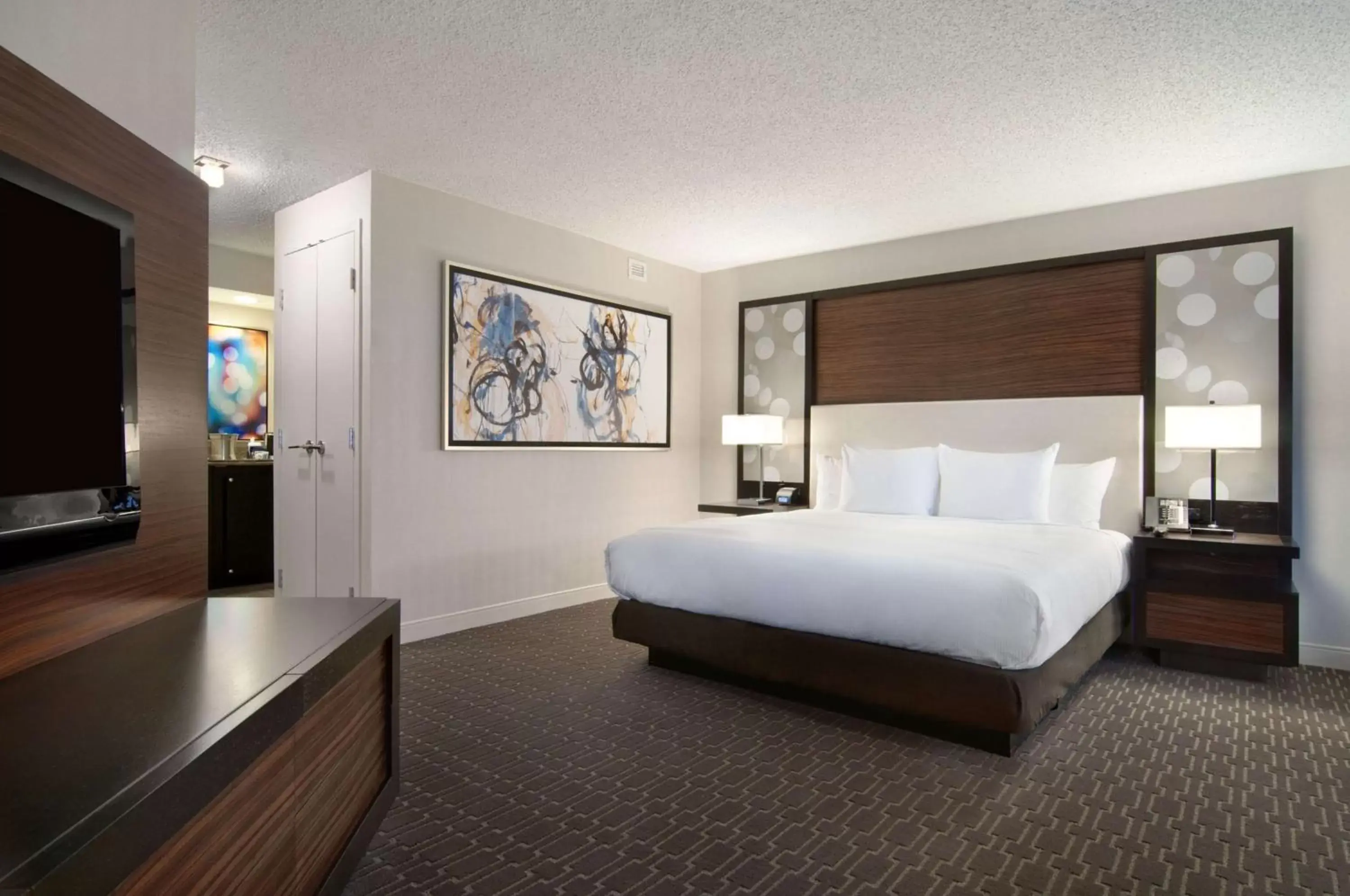Bedroom, Bed in Hilton Atlanta Airport