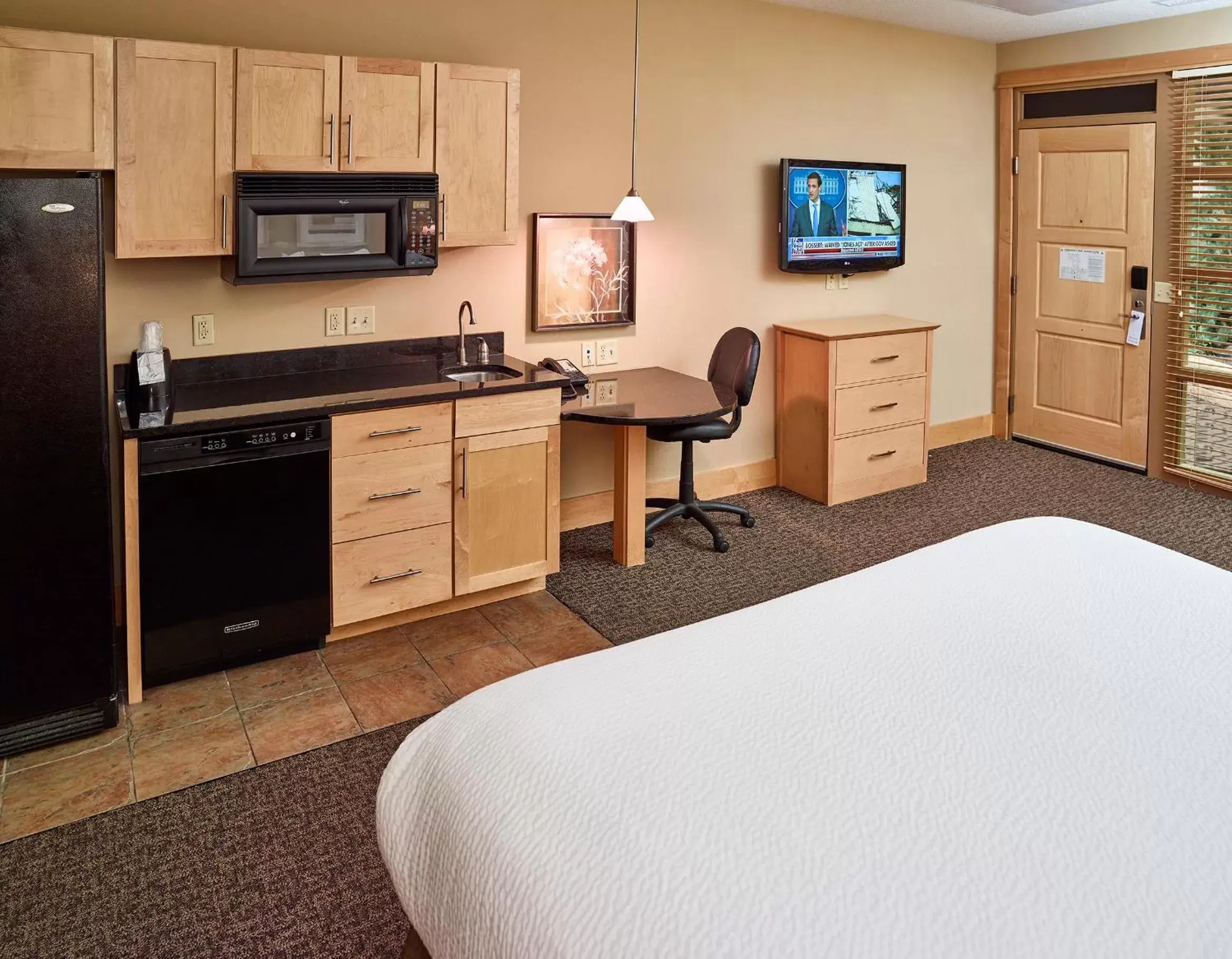 Photo of the whole room, TV/Entertainment Center in LivINN Hotel Minneapolis North / Fridley