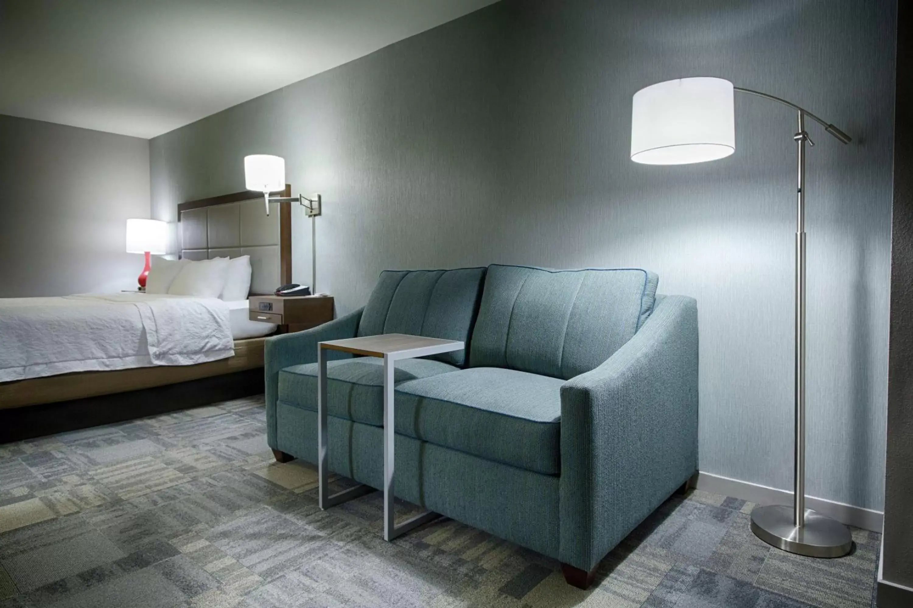 Living room, Seating Area in Hampton Inn Salina