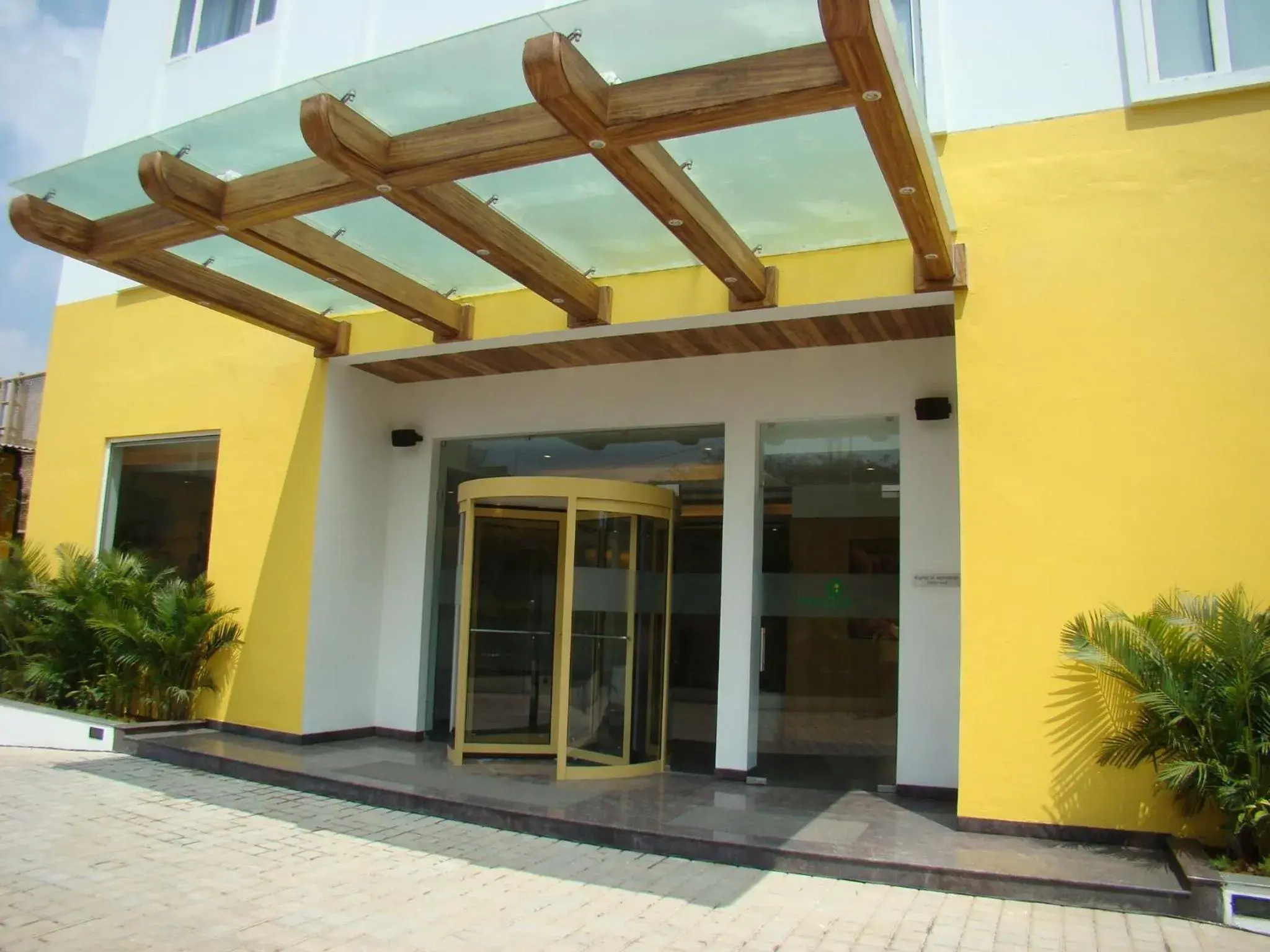 Facade/entrance in Lemon Tree Hotel Chennai