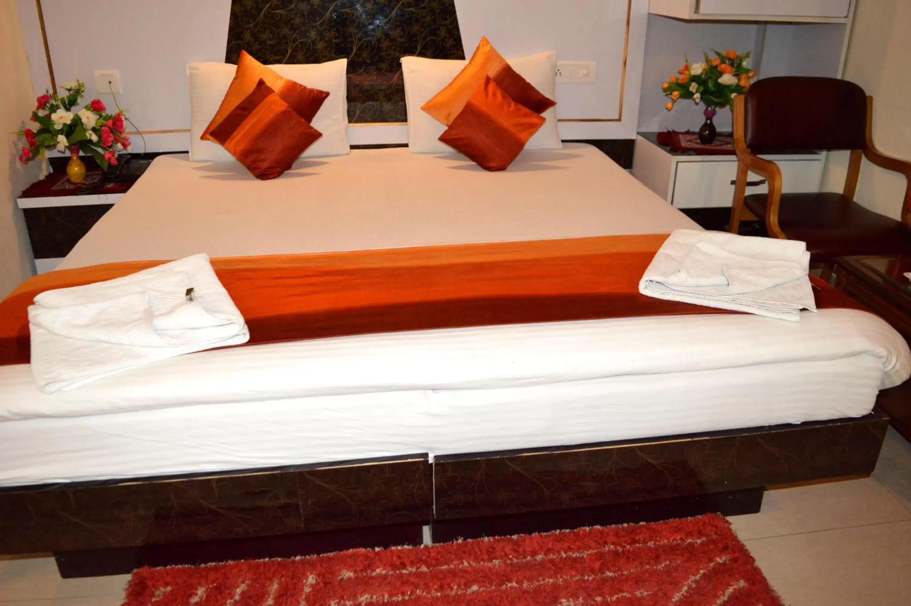 Bed in Hotel Su Shree Continental 5 Minutes Walk From New Delhi Railway Station