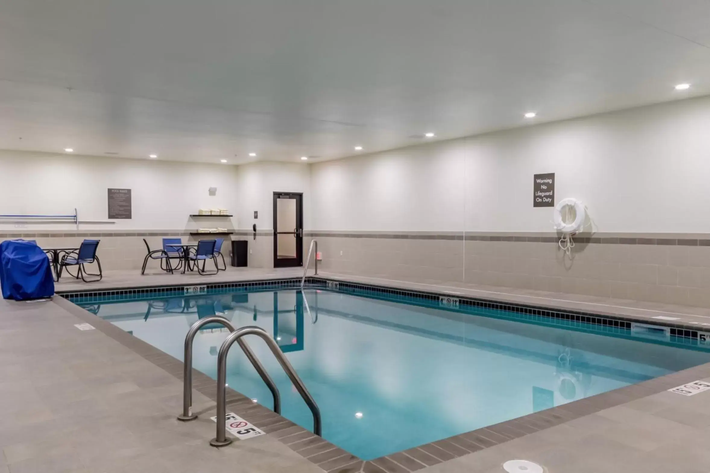 Swimming Pool in Comfort Inn & Suites Avera Southwest