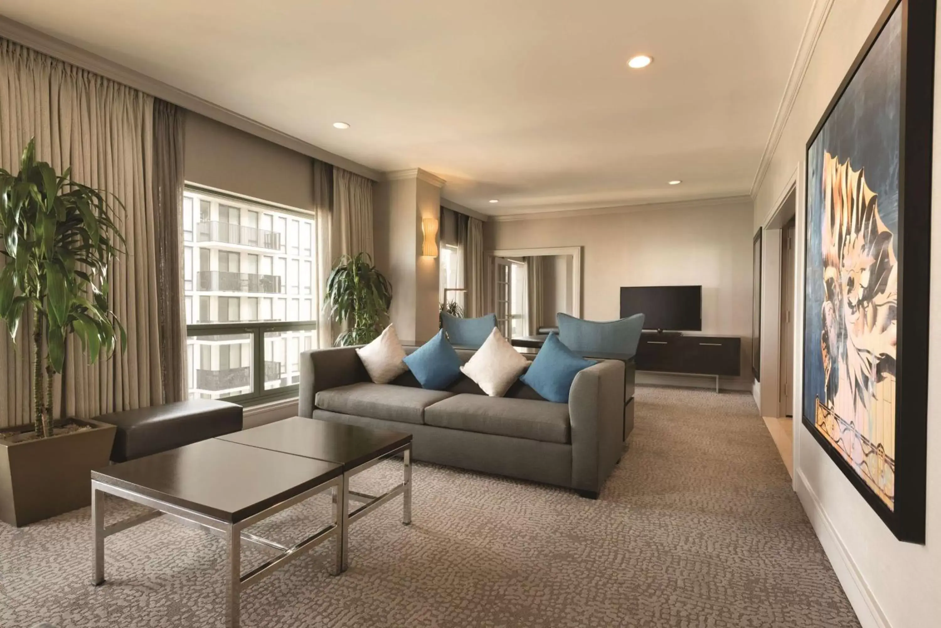 Bedroom, Seating Area in Hilton Chicago Magnificent Mile Suites