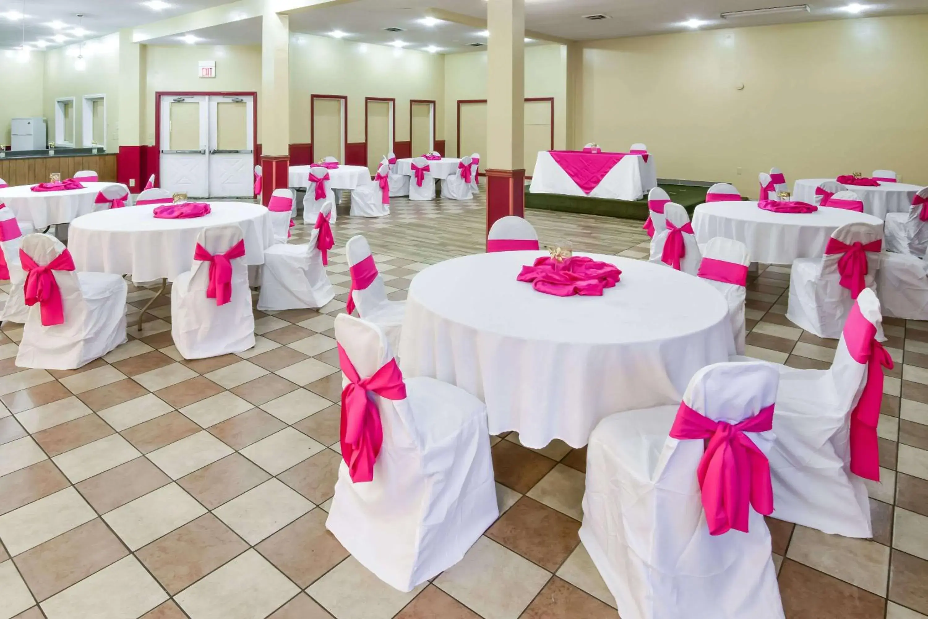 On site, Banquet Facilities in Columbus Grand Hotel & Banquet Center