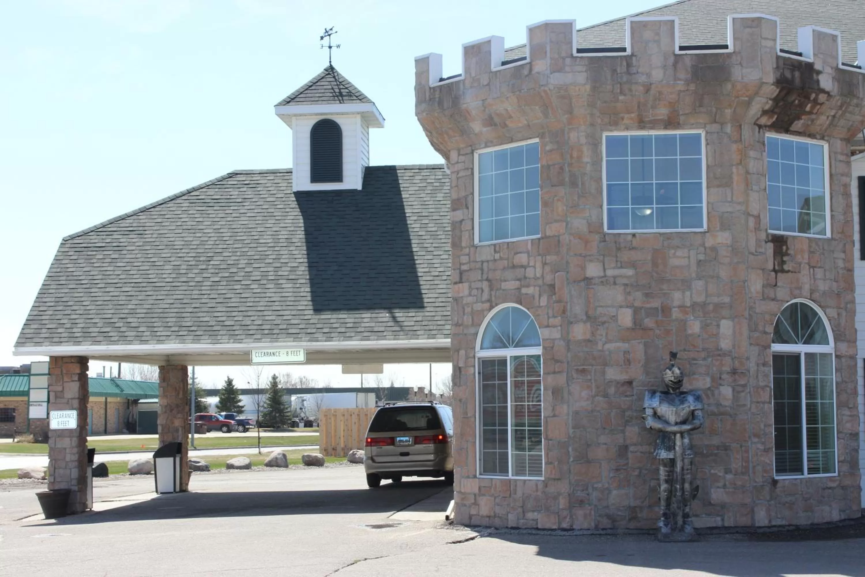 Facade/entrance in Knights Inn and Suites - Grand Forks
