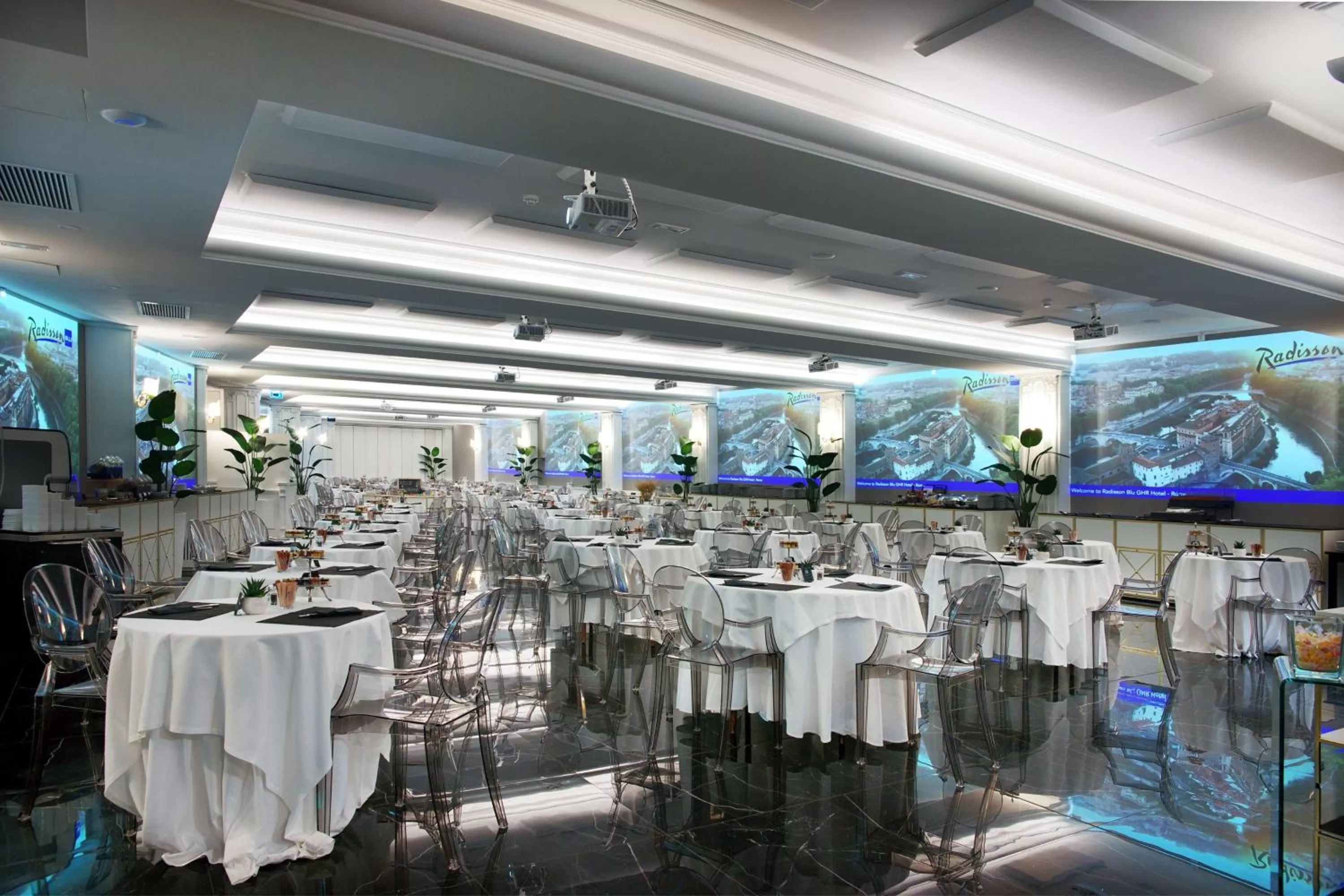 Restaurant/places to eat in Radisson Blu GHR Rome