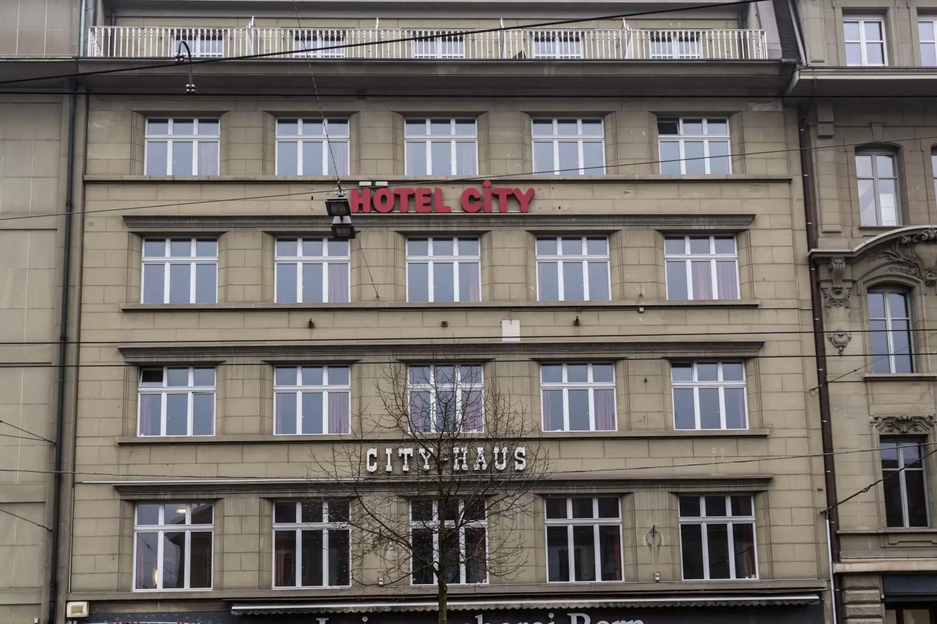 Facade/entrance, Property Building in Hotel City am Bahnhof