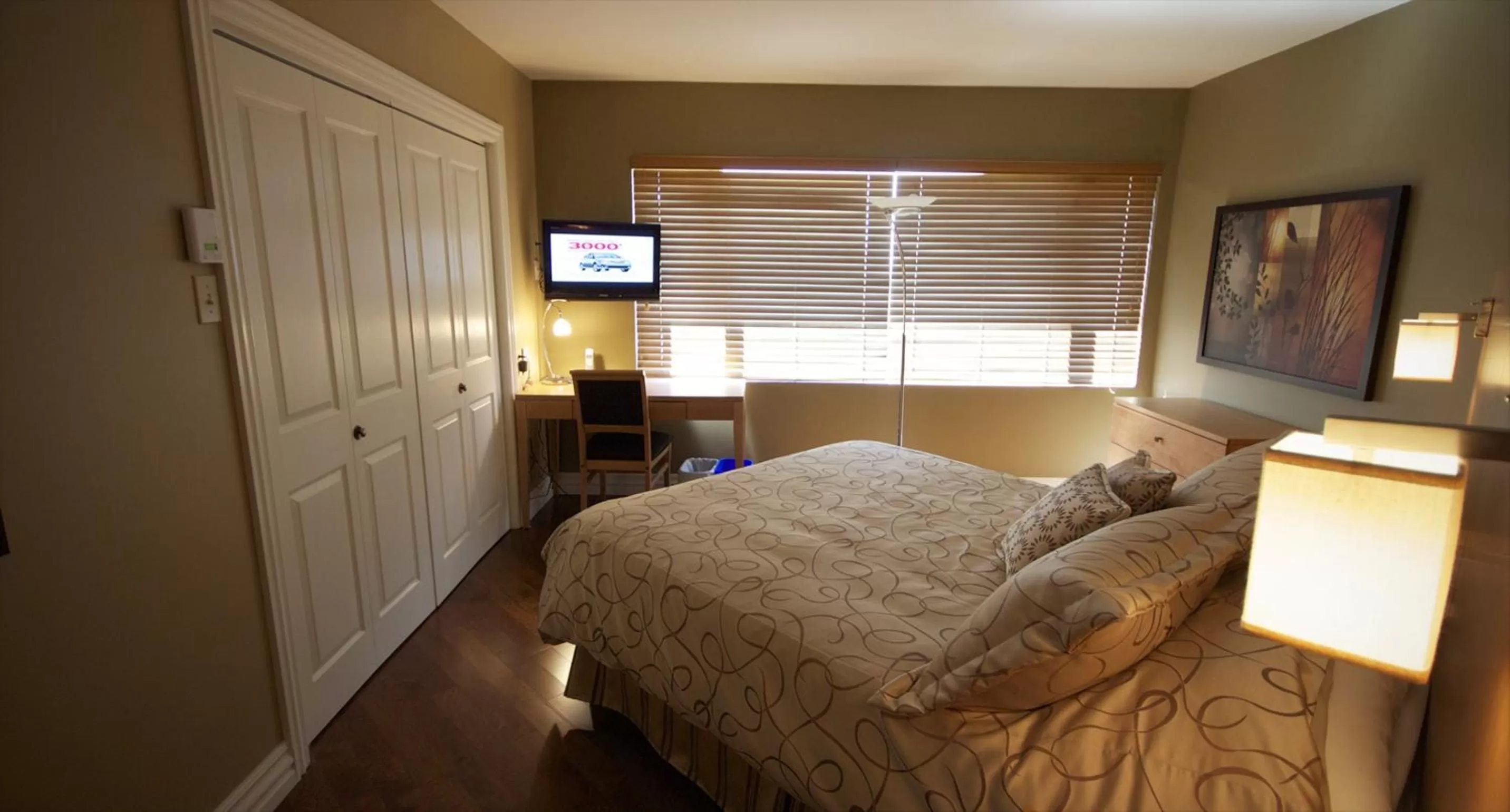 Photo of the whole room, Bed in Hôtel Le Voyageur