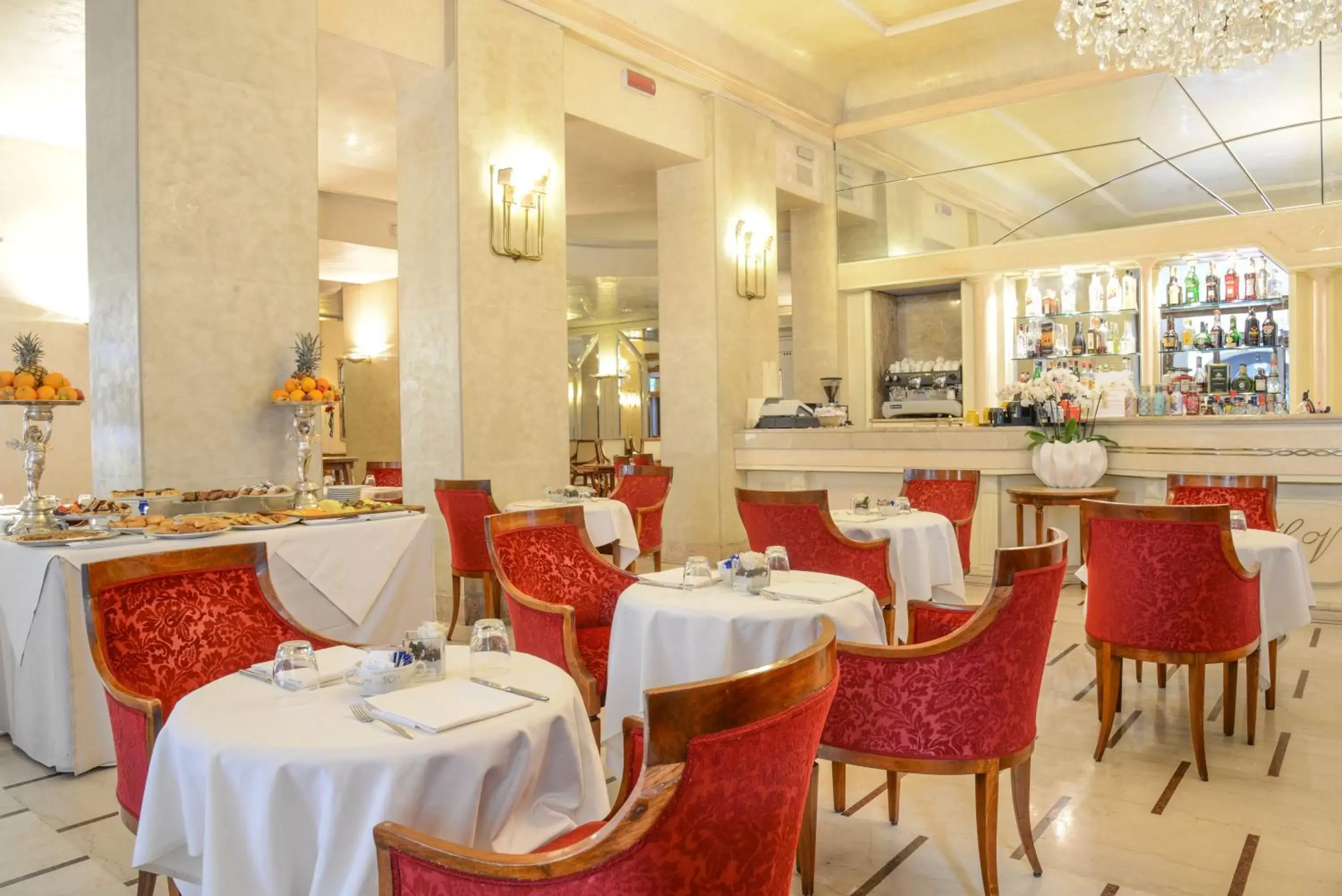 Restaurant/Places to Eat in Hotel Vittoria