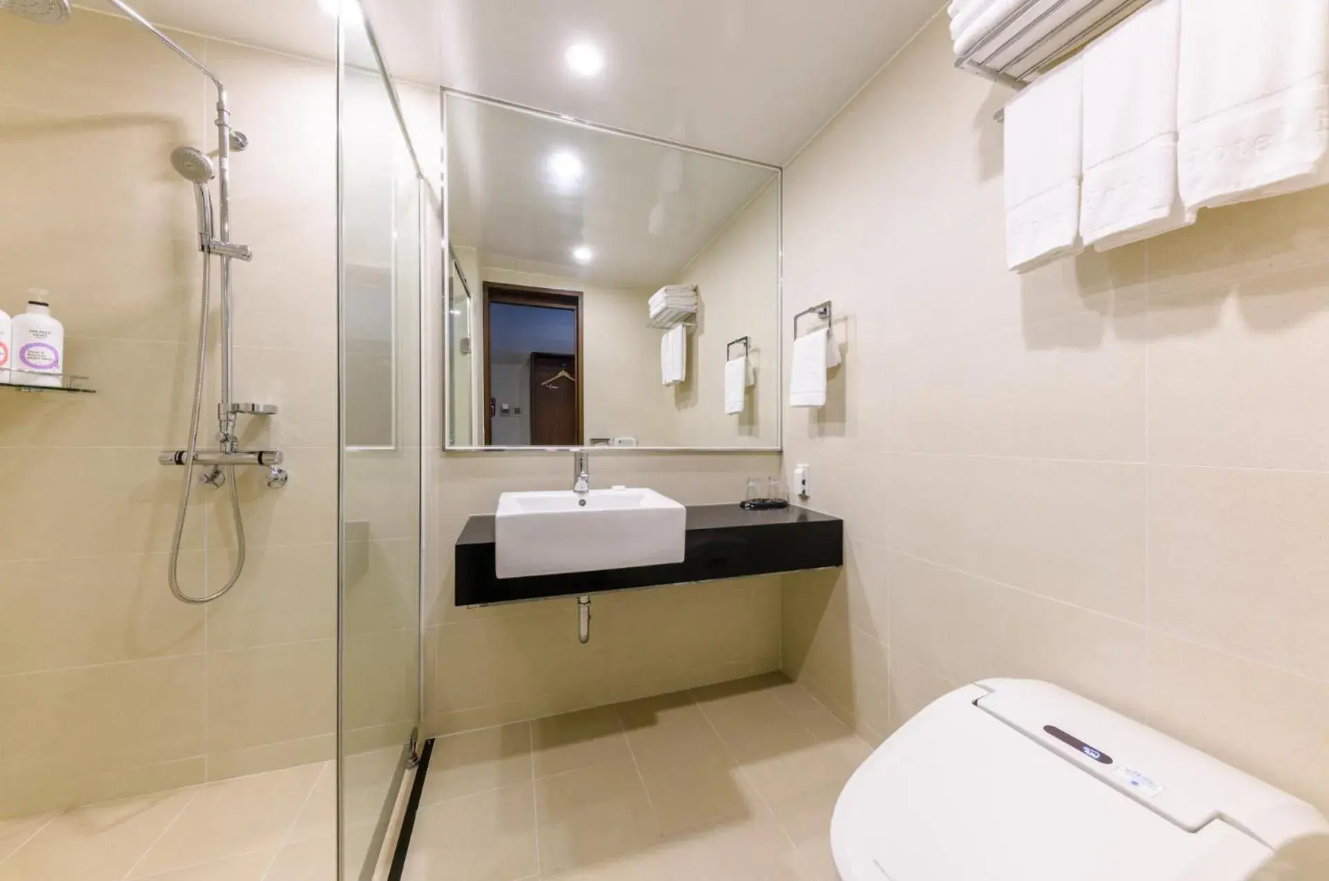 Bathroom in Shinshin Hotel Cheonjiyeon