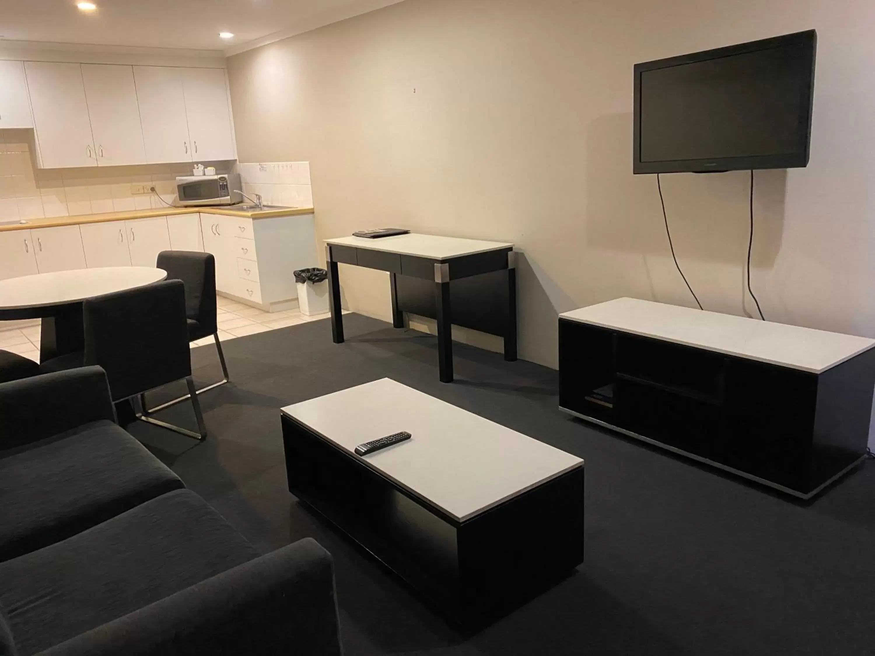 Seating Area in Cosmopolitan Motel & Serviced Apartments