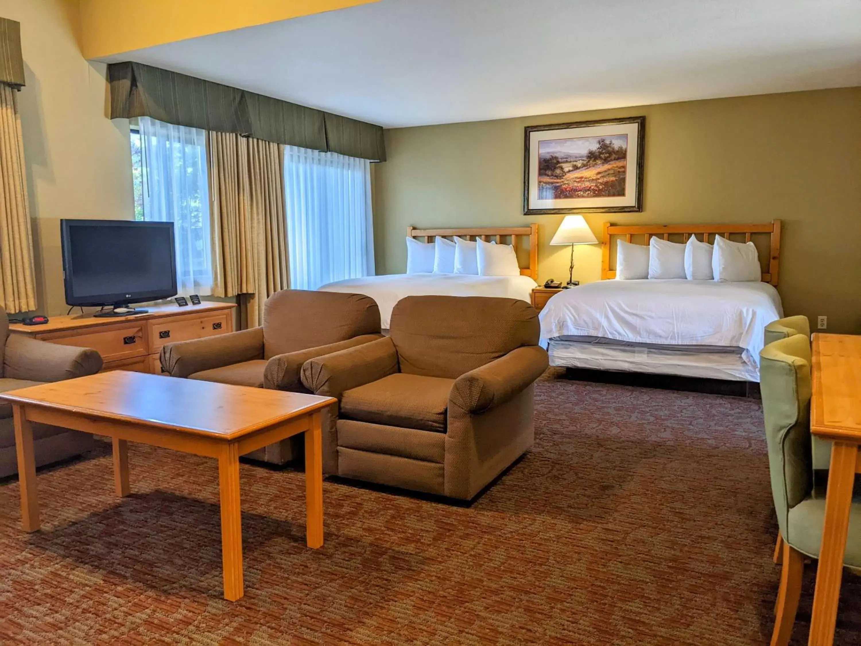 Bedroom, TV/Entertainment Center in The Bard's Inn - BW Signature Collection by Best Western