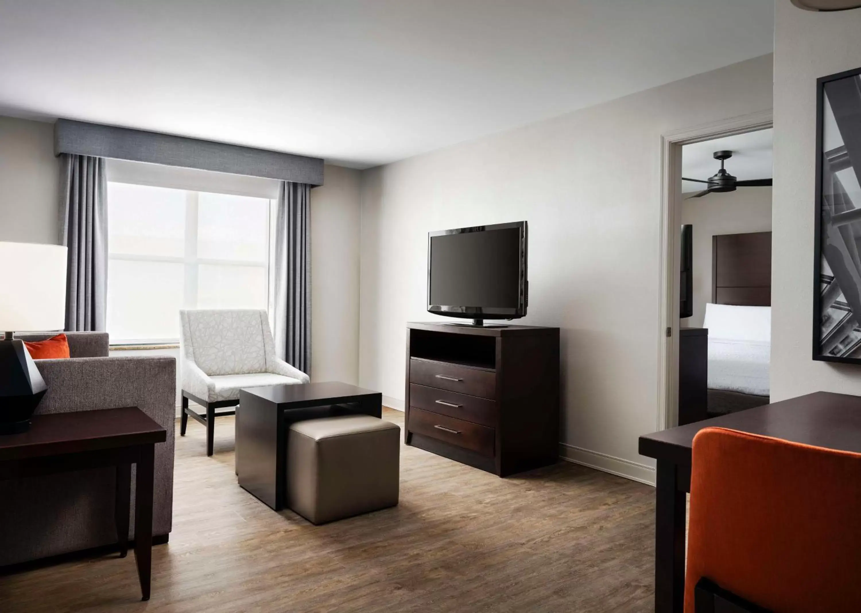 Living room, TV/Entertainment Center in Homewood Suites by Hilton Carle Place - Garden City, NY