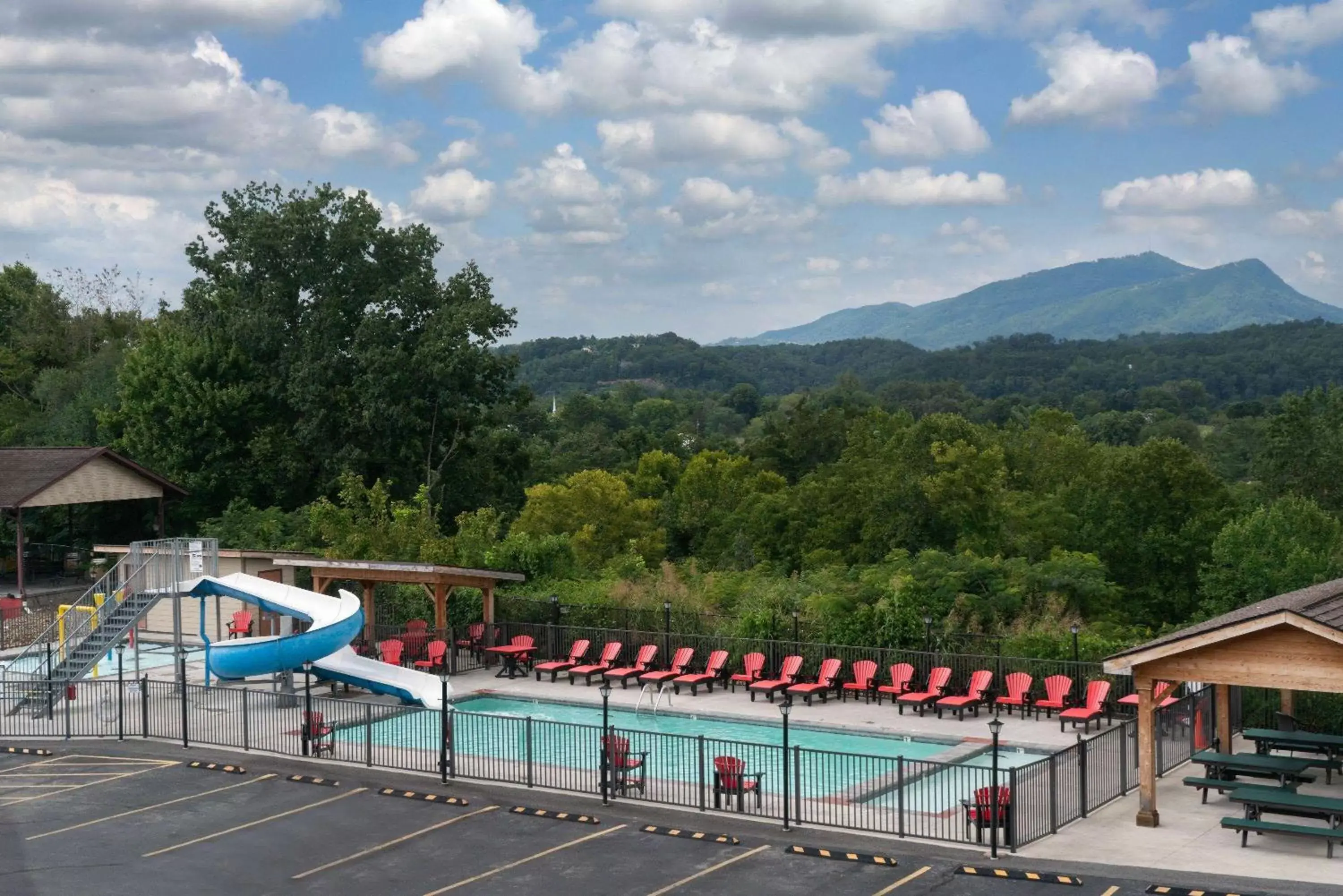 Activities, Pool View in Howard Johnson by Wyndham Pigeon Forge