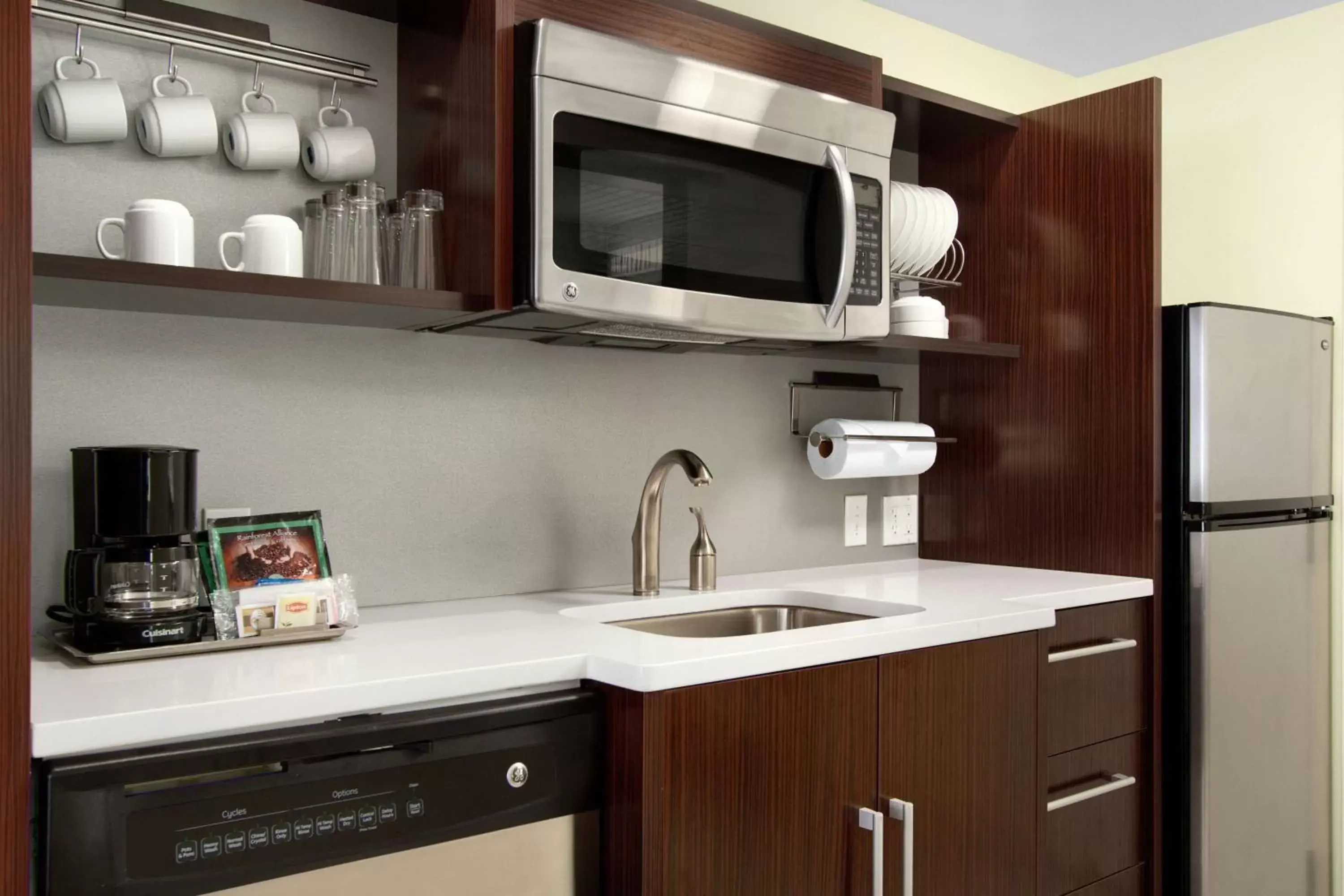 Kitchen or kitchenette, Kitchen/Kitchenette in Home2 Suites by Hilton Baltimore Downtown