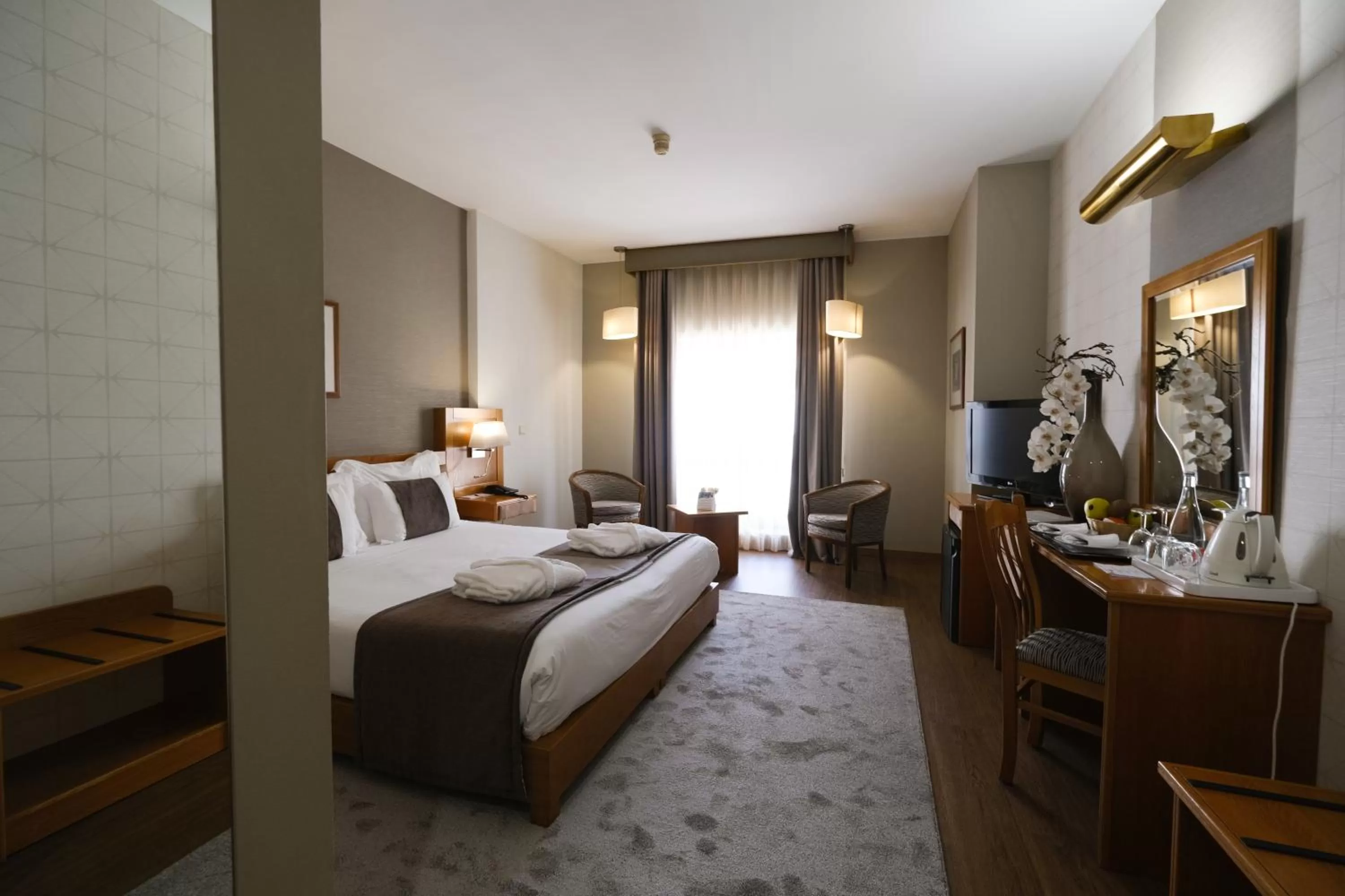 Bedroom, Bed in Hotel Rainha D. Amélia, Arts & Leisure