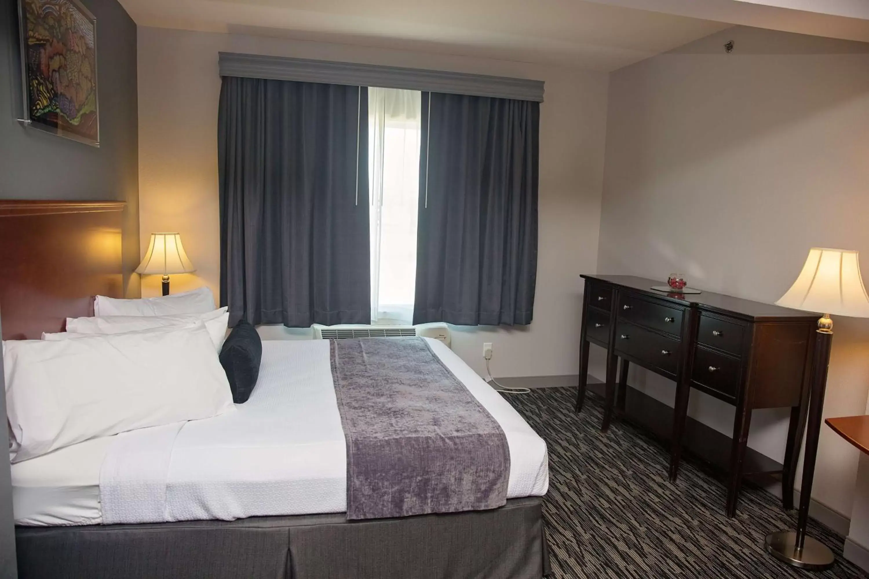 Bedroom, Bed in Parke Regency Hotel & Conf Ctr., BW Signature Collection Bedroom, Bed in Parke Regency Hotel & Conf Ctr., BW Signature Collection