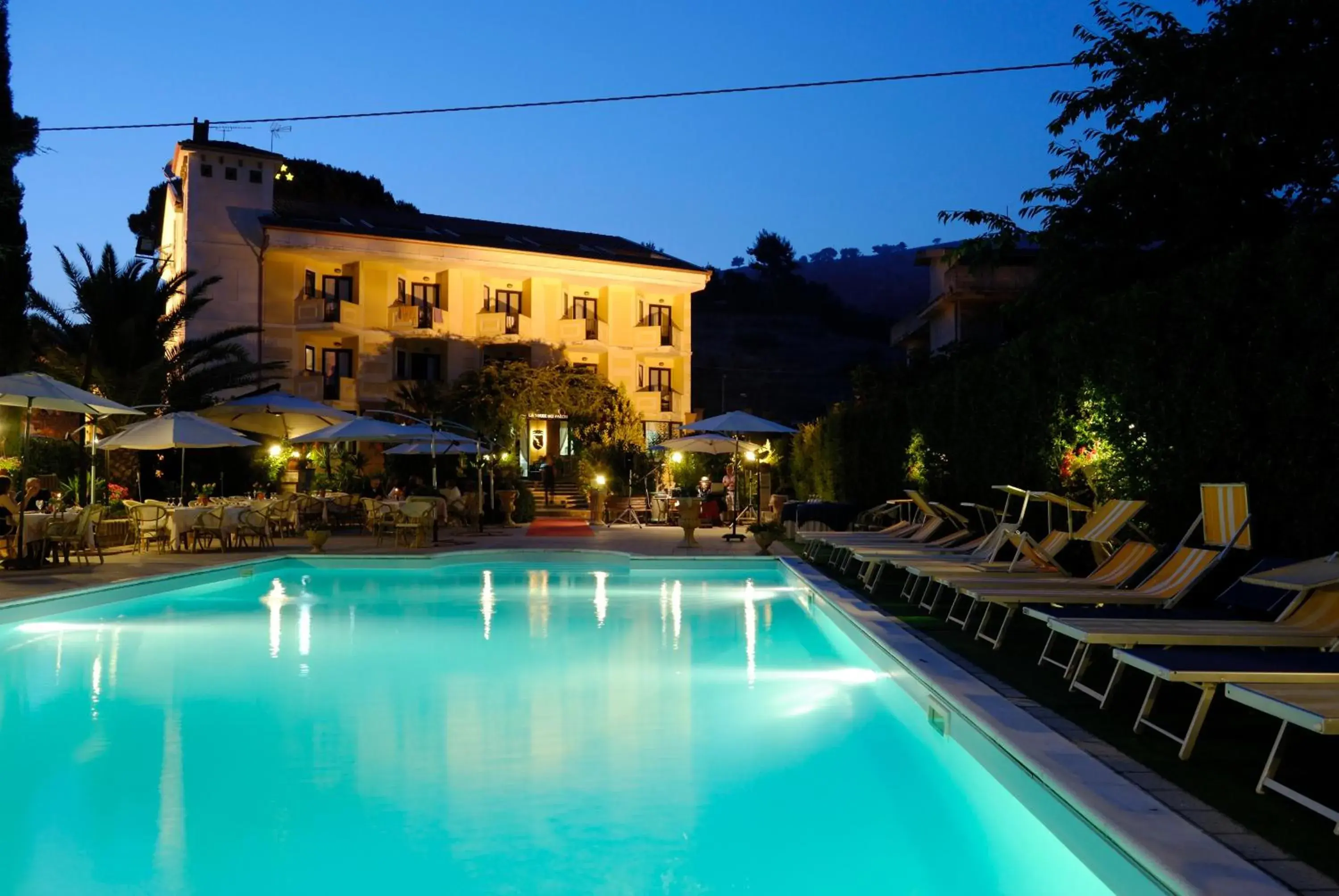 Swimming pool, Property Building in Hotel Caserta Antica